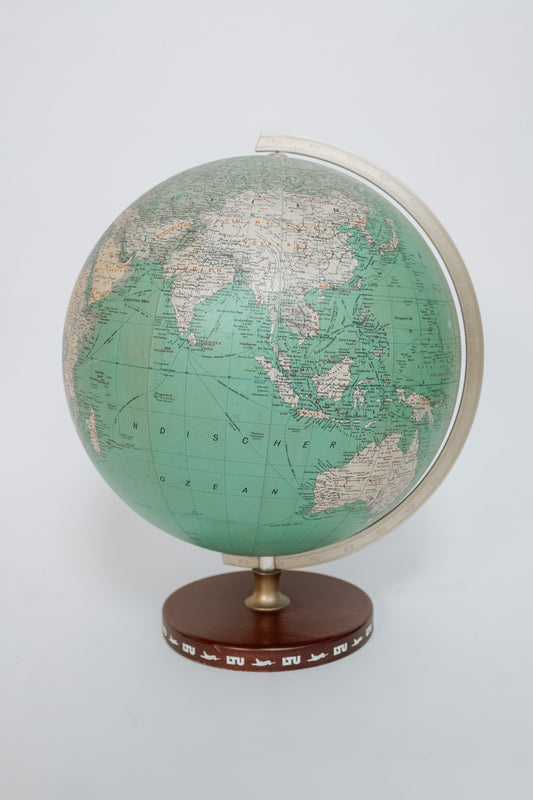Vintage wereldbol op houten voet, jaren 60