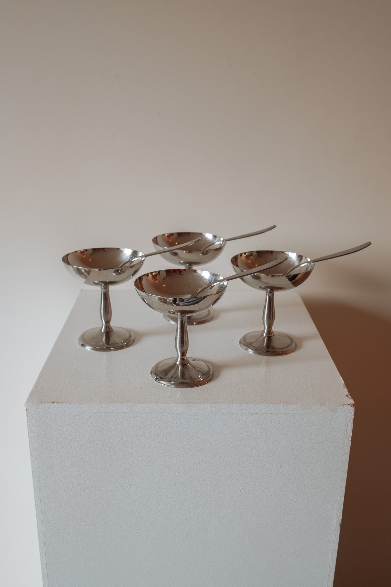 Set van 4 vintage Italiaanse RVS coupes + lepeltjes