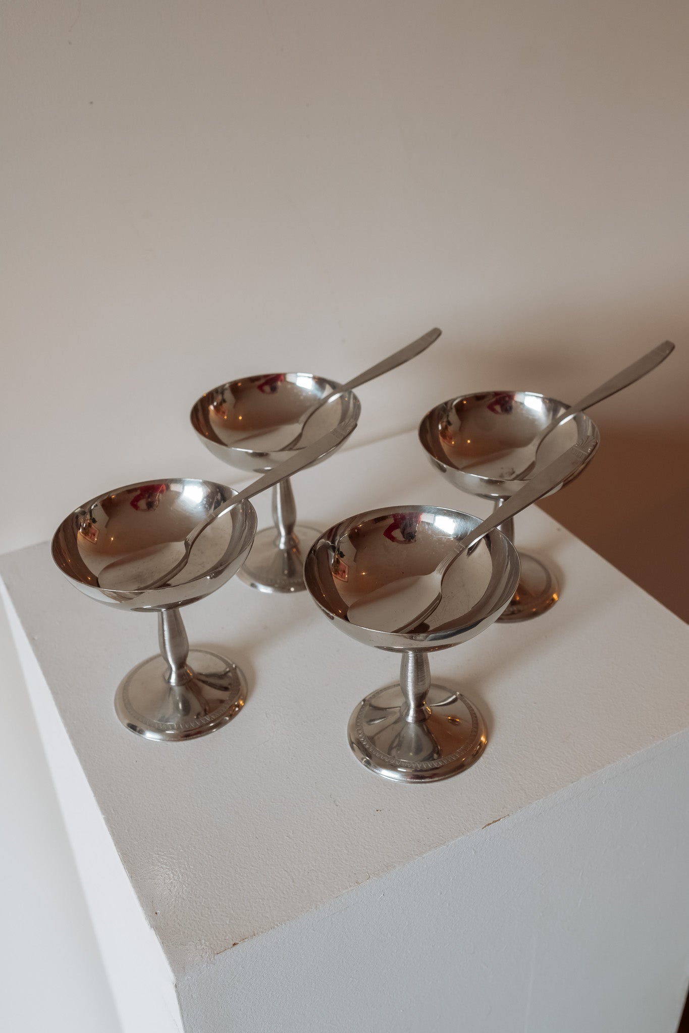 Set van 4 vintage Italiaanse RVS coupes + lepeltjes