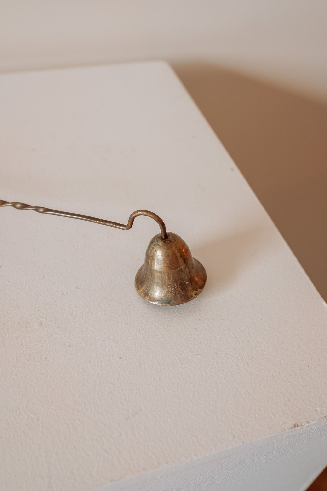 Antieke messing kaarsdover 28cm