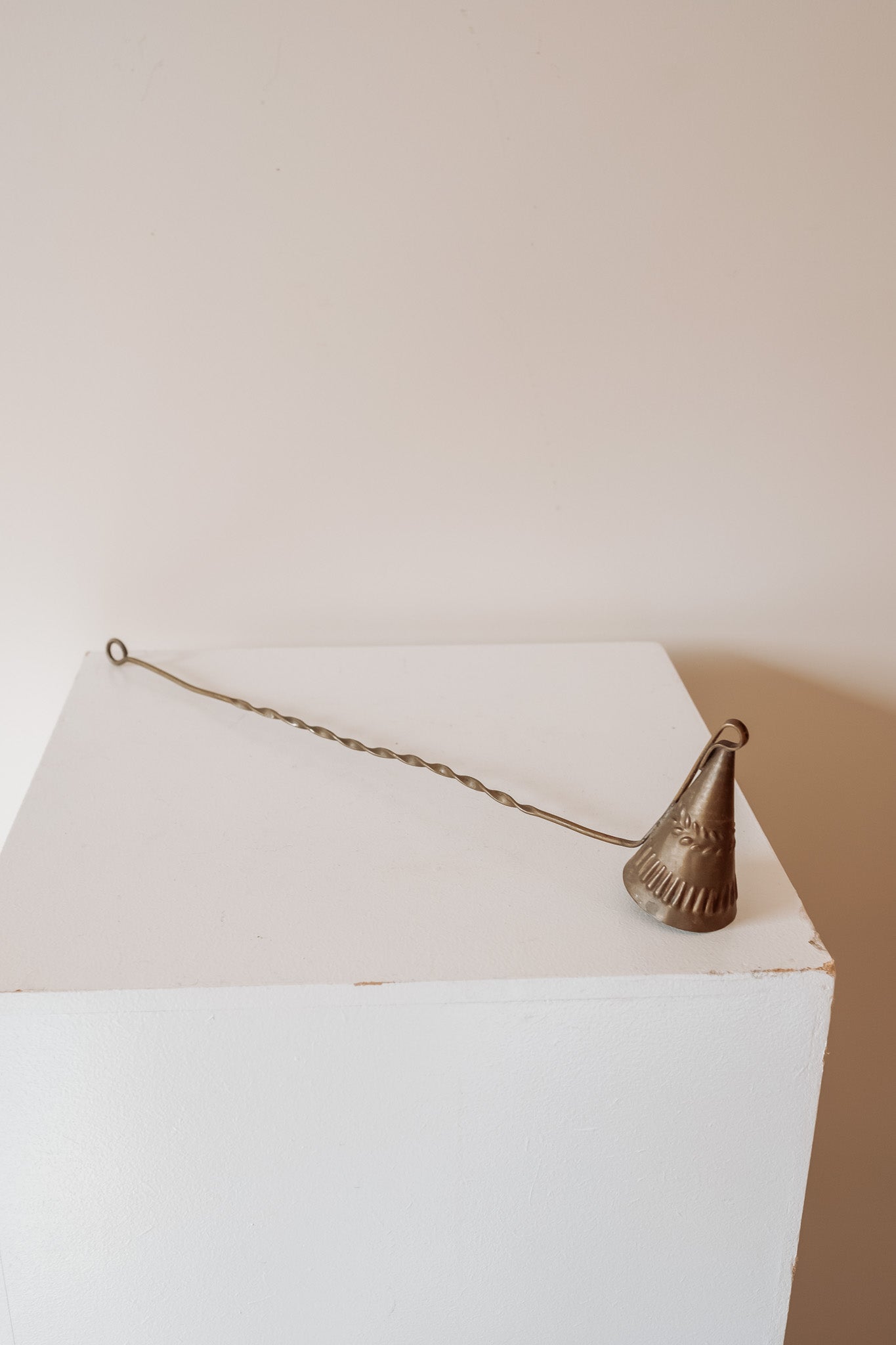 Antieke messing kaarsdover 35cm