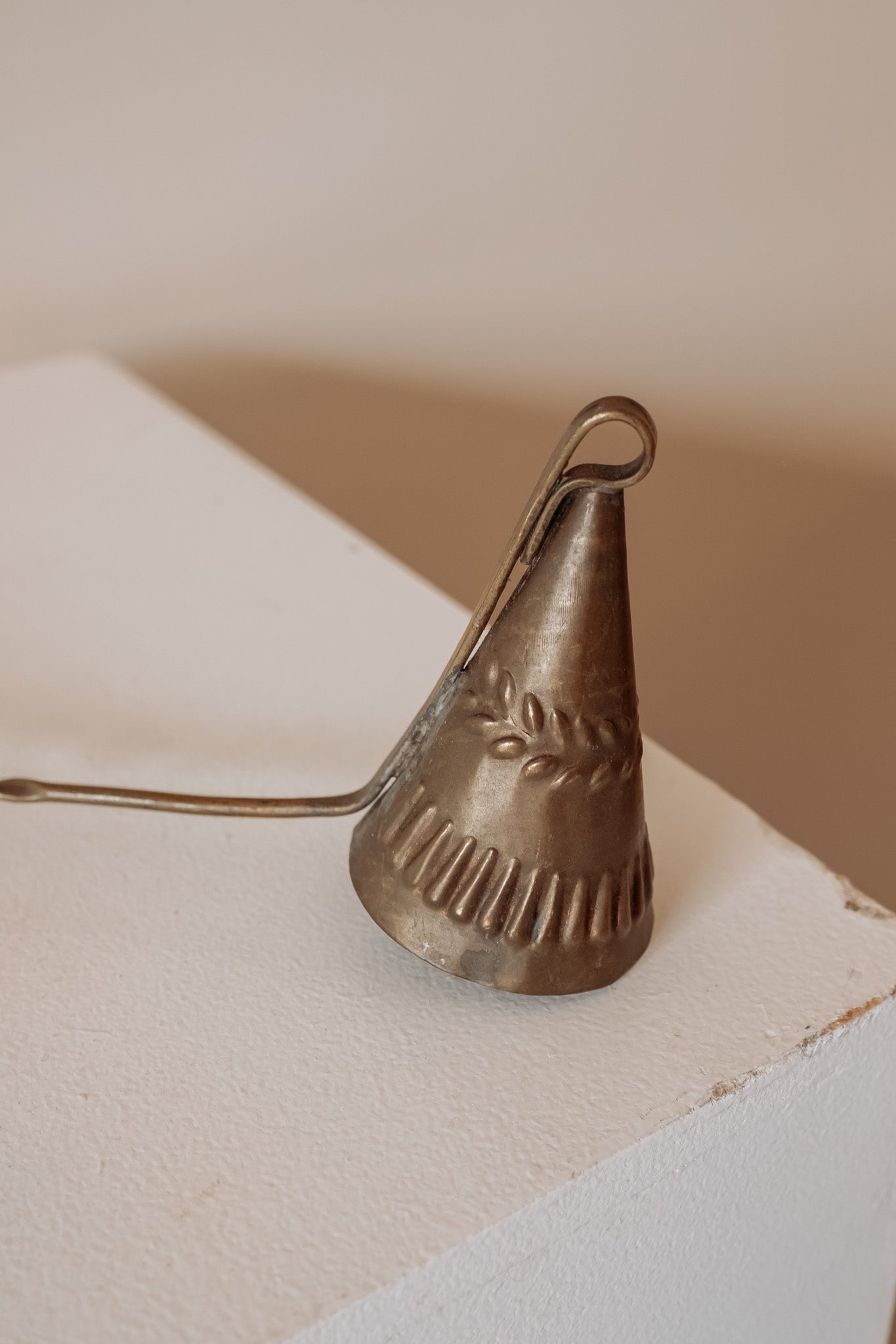 Antieke messing kaarsdover 35cm