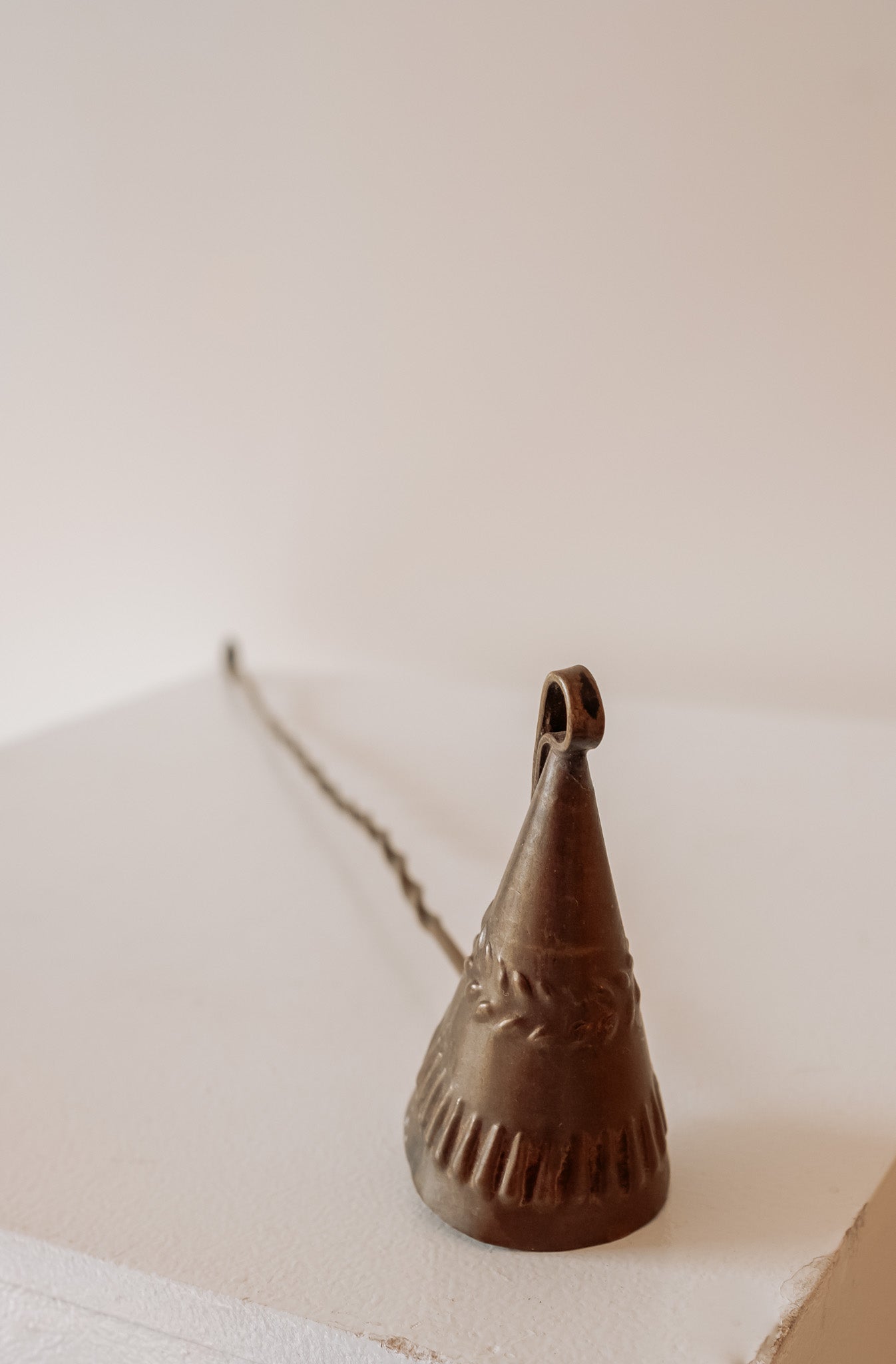 Antieke messing kaarsdover 35cm