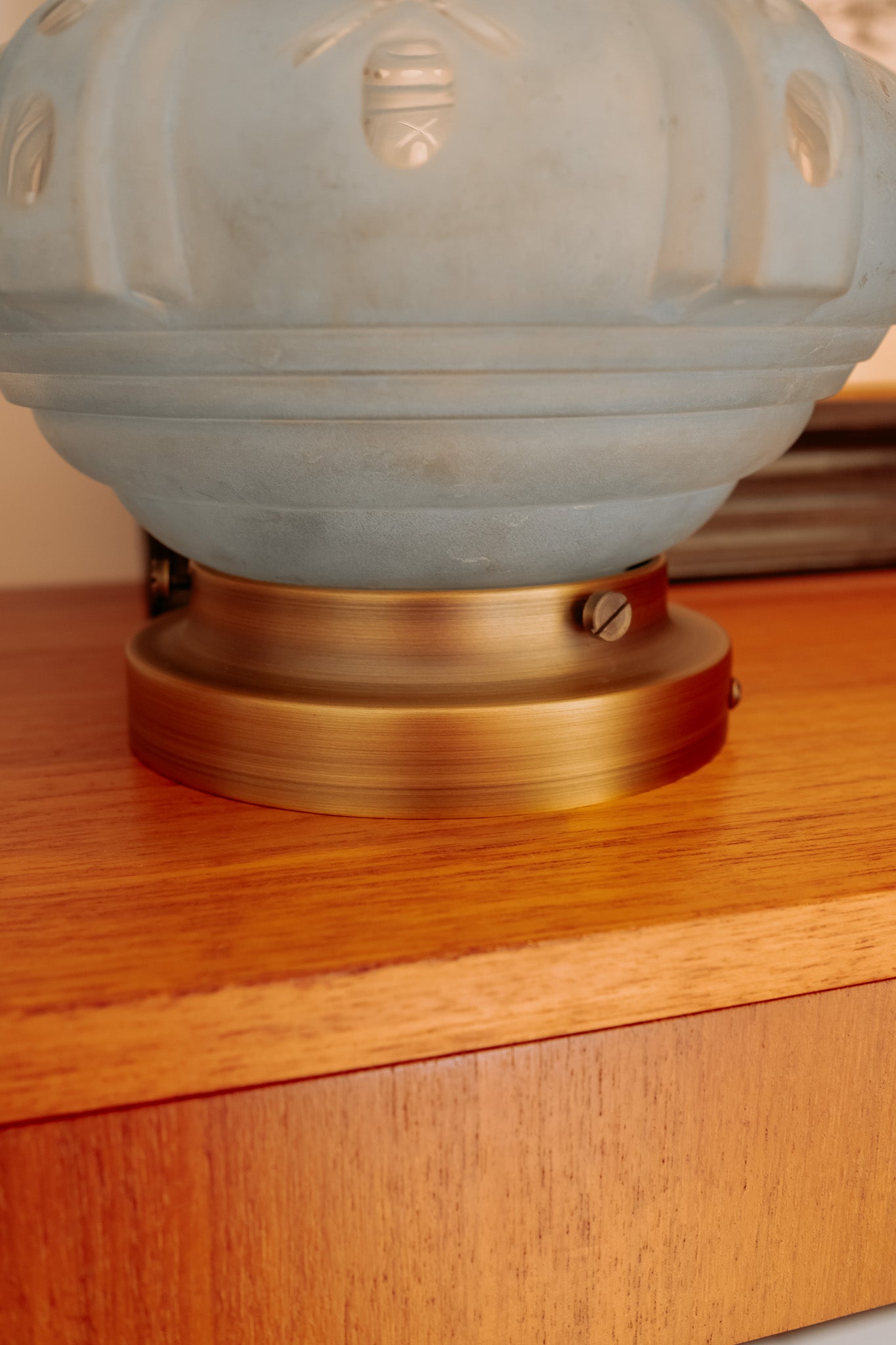 Vintage lichtblauwe glazen plafondlamp met nieuwe armatuur