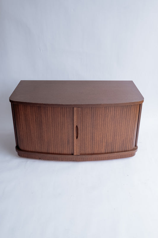 Vintage dressoir met tambour deuren op wieltjes