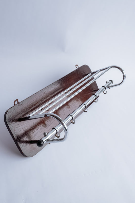 Vintage houten kapstok met chromen hoedenplank en haakjes