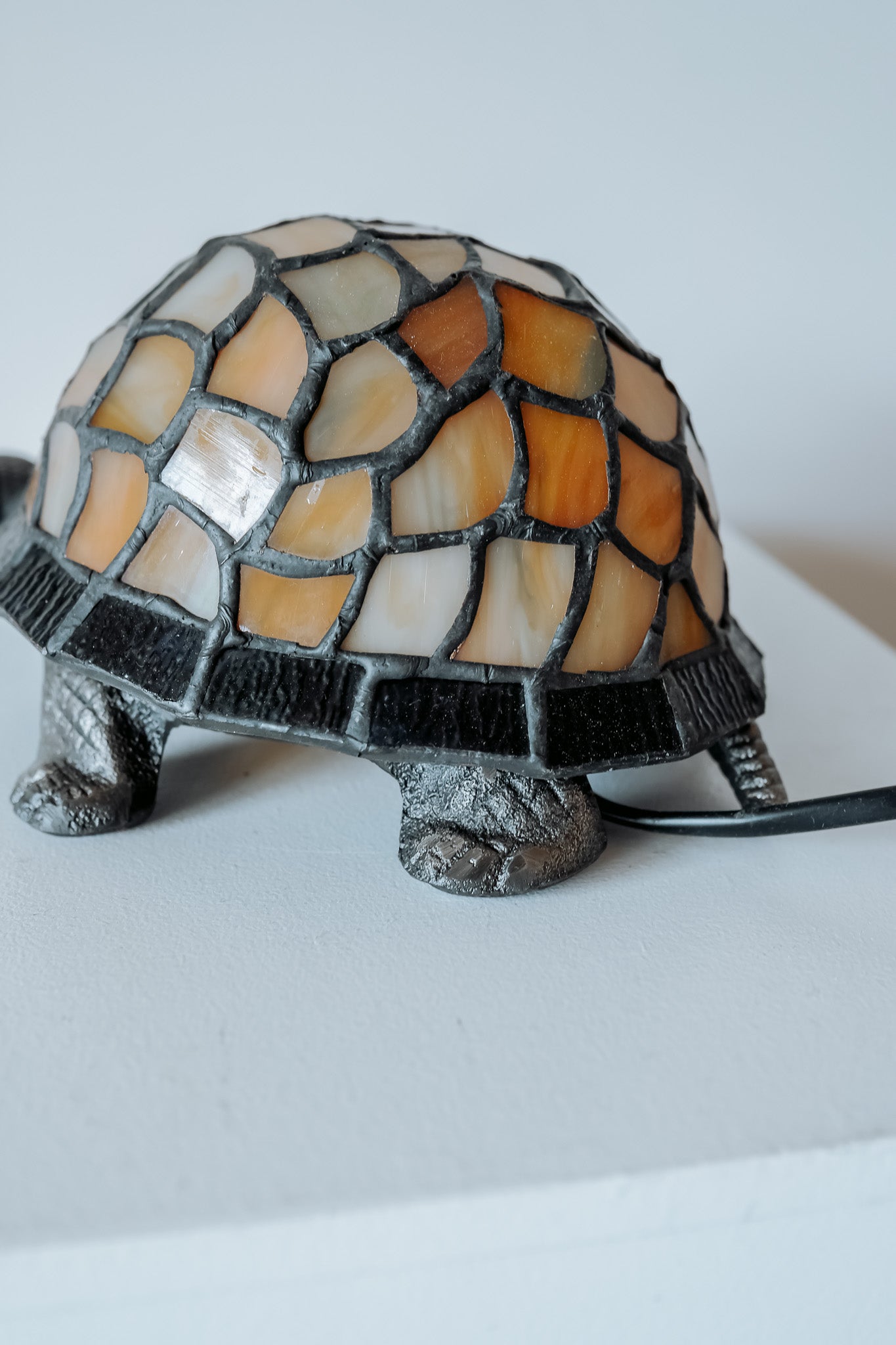 Tiffany schildpad lampje - oranje met blauw opaalglas