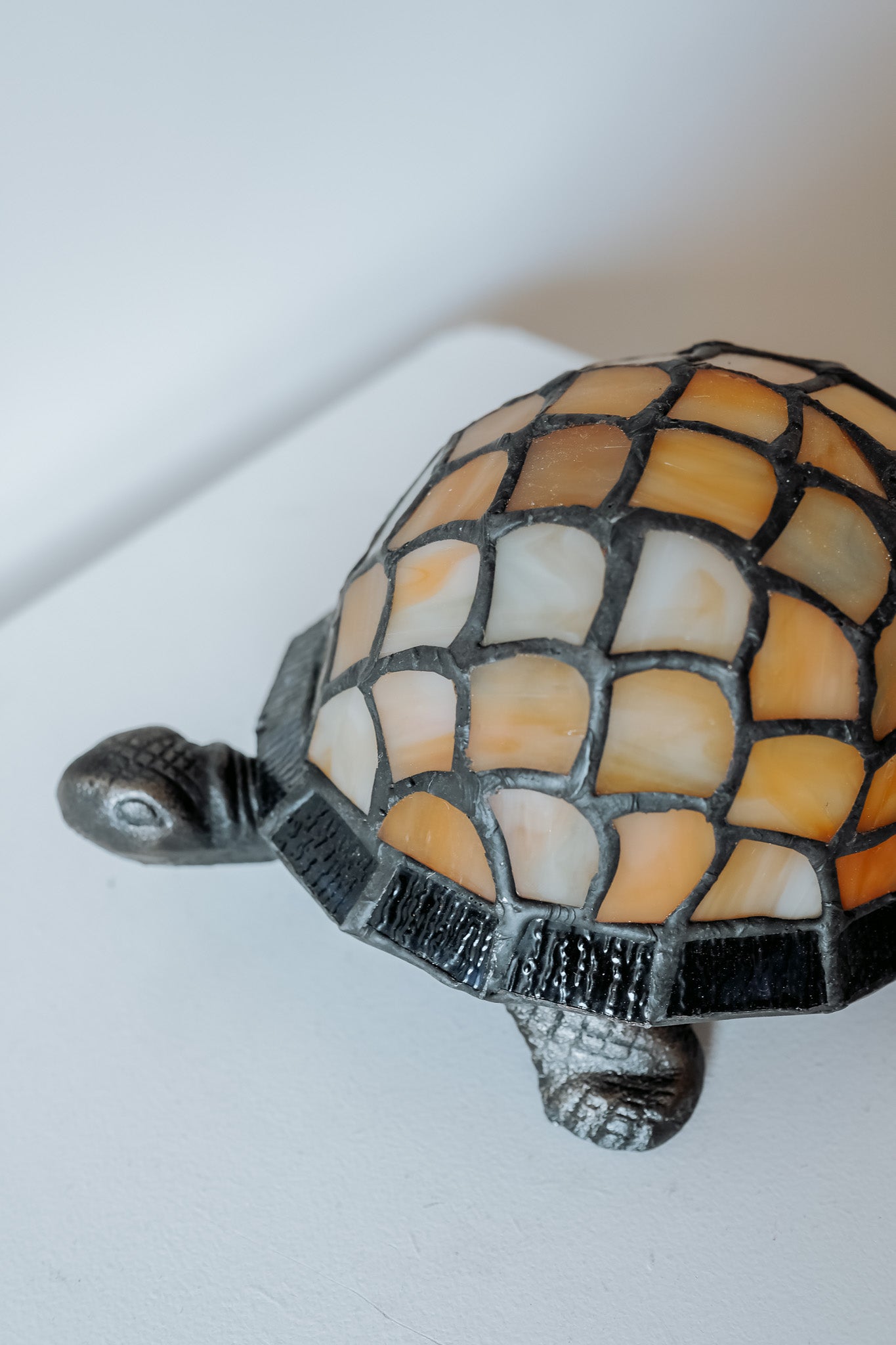 Tiffany schildpad lampje - oranje met blauw opaalglas