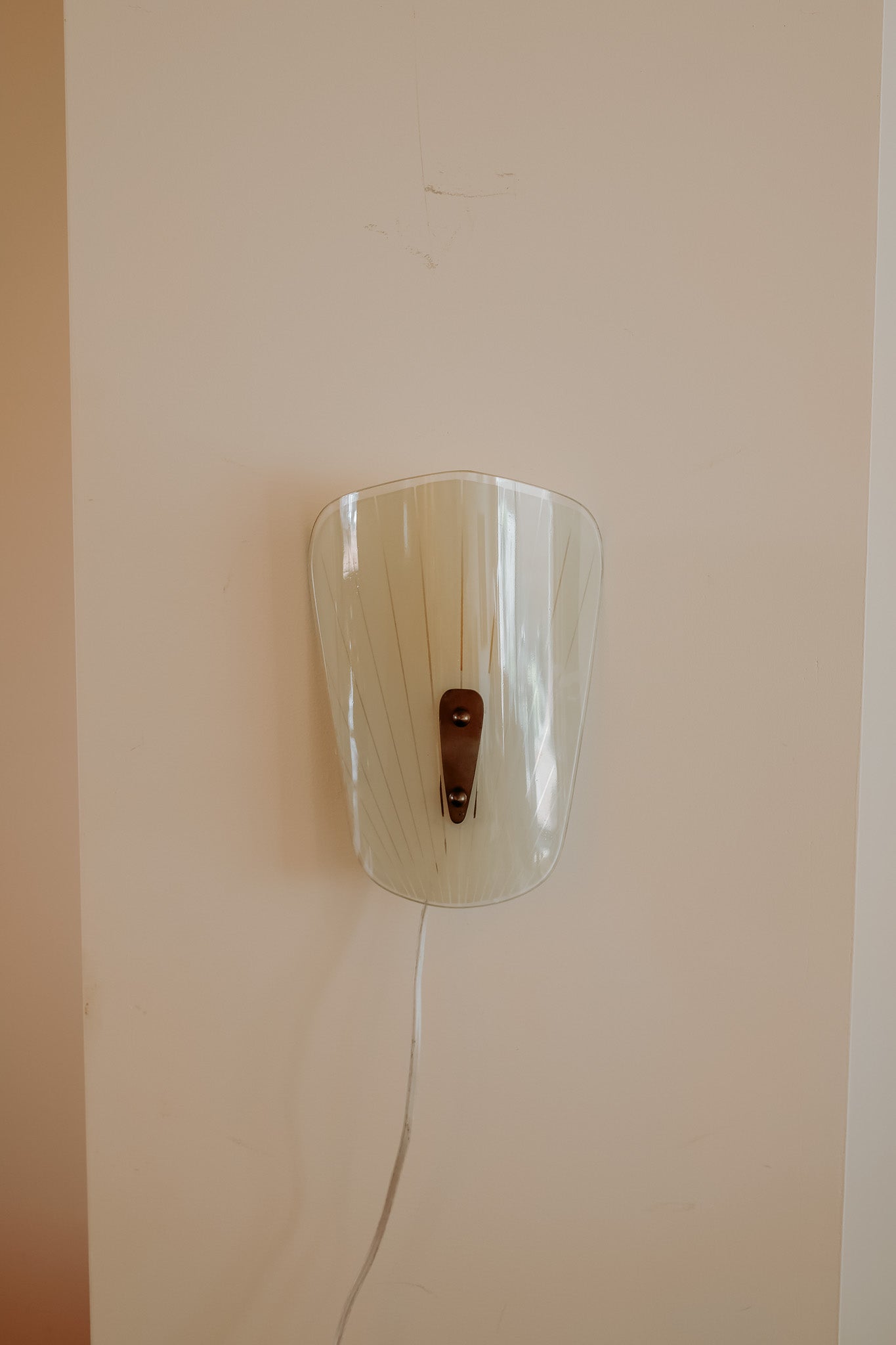 Glazen Mid Century Modern wandlampje, jaren 50