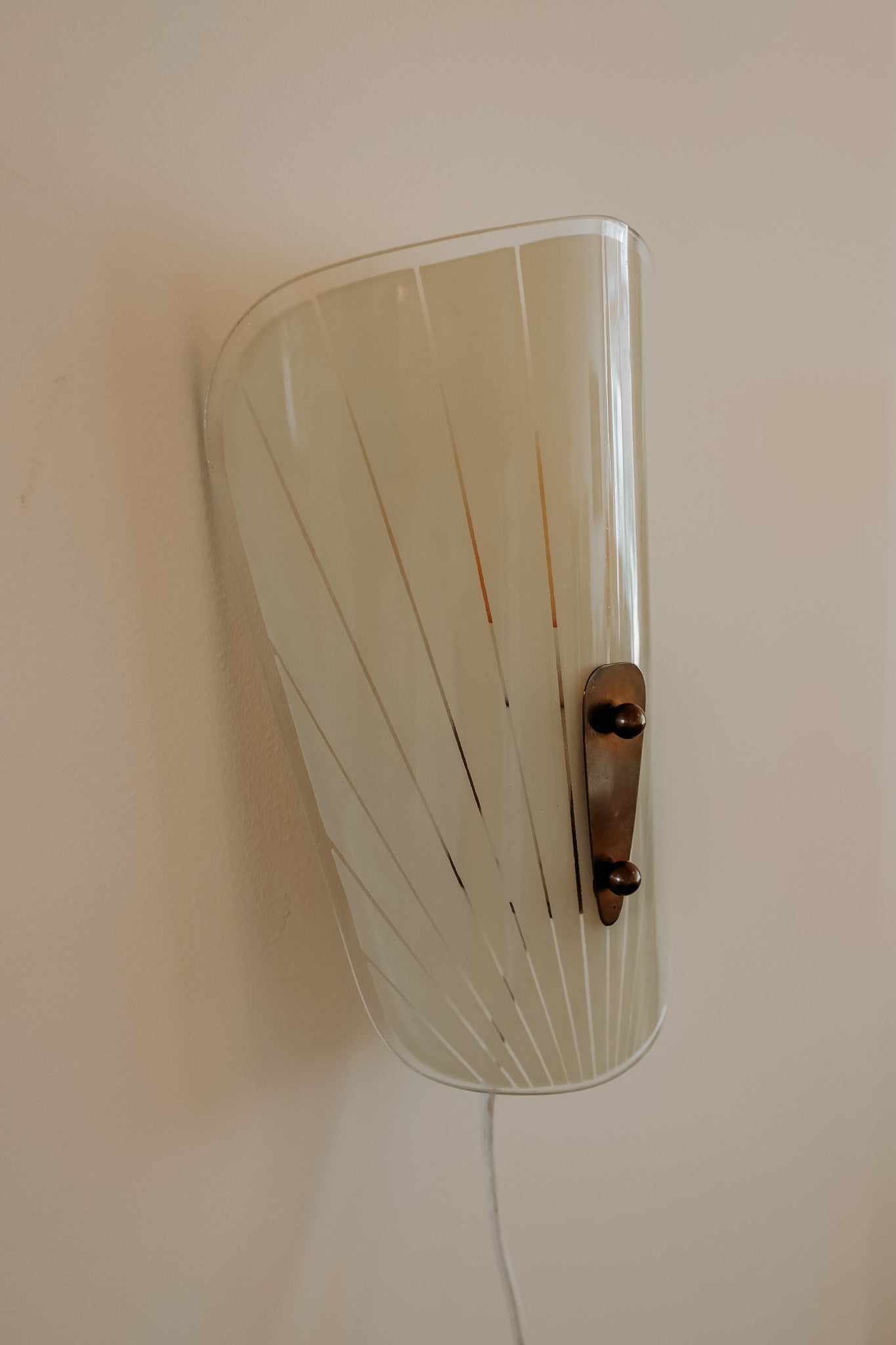 Glazen Mid Century Modern wandlampje, jaren 50