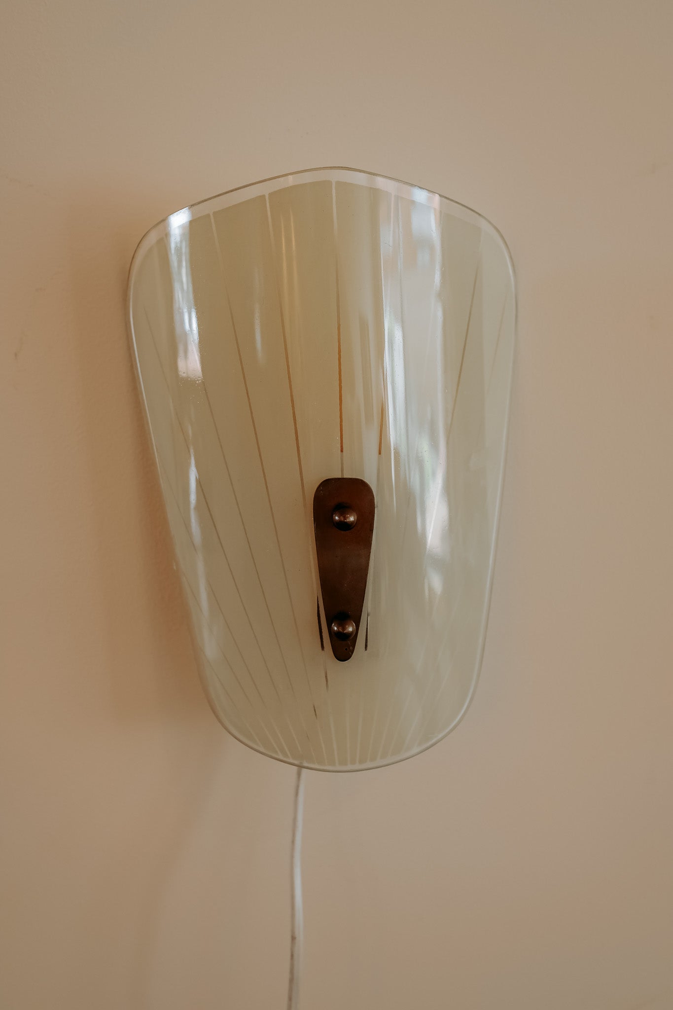 Glazen Mid Century Modern wandlampje, jaren 50