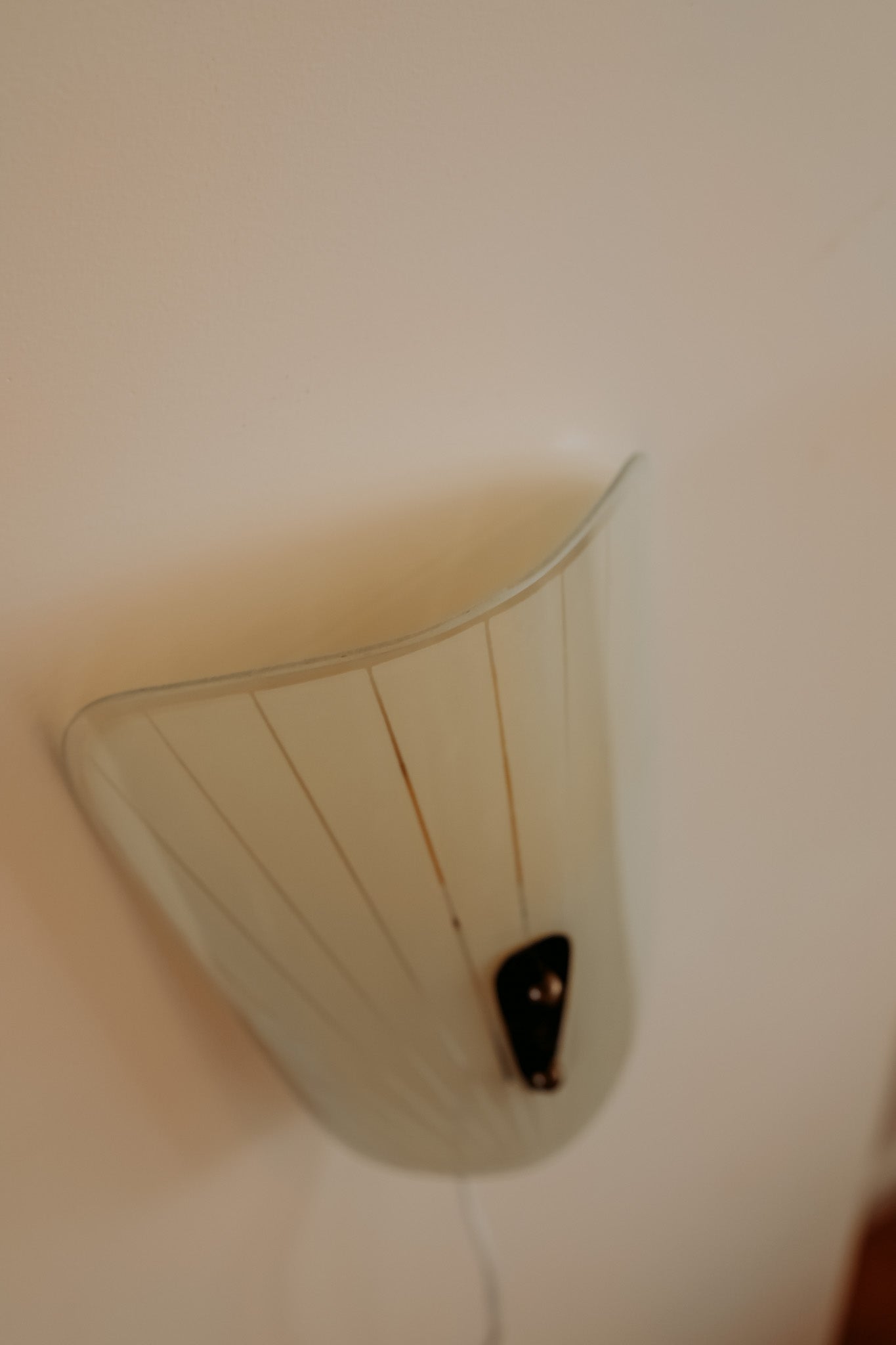 Glazen Mid Century Modern wandlampje, jaren 50