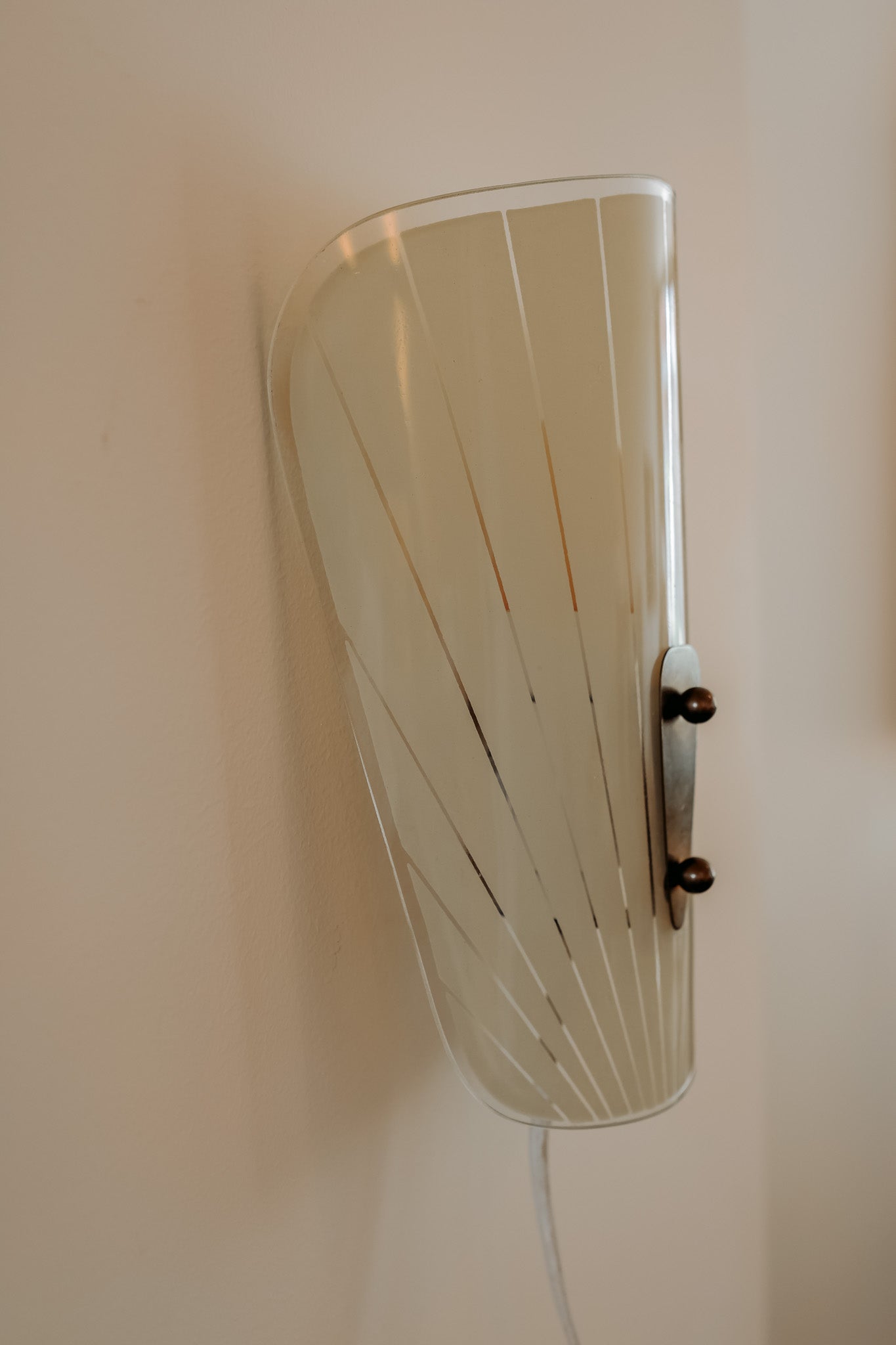 Glazen Mid Century Modern wandlampje, jaren 50