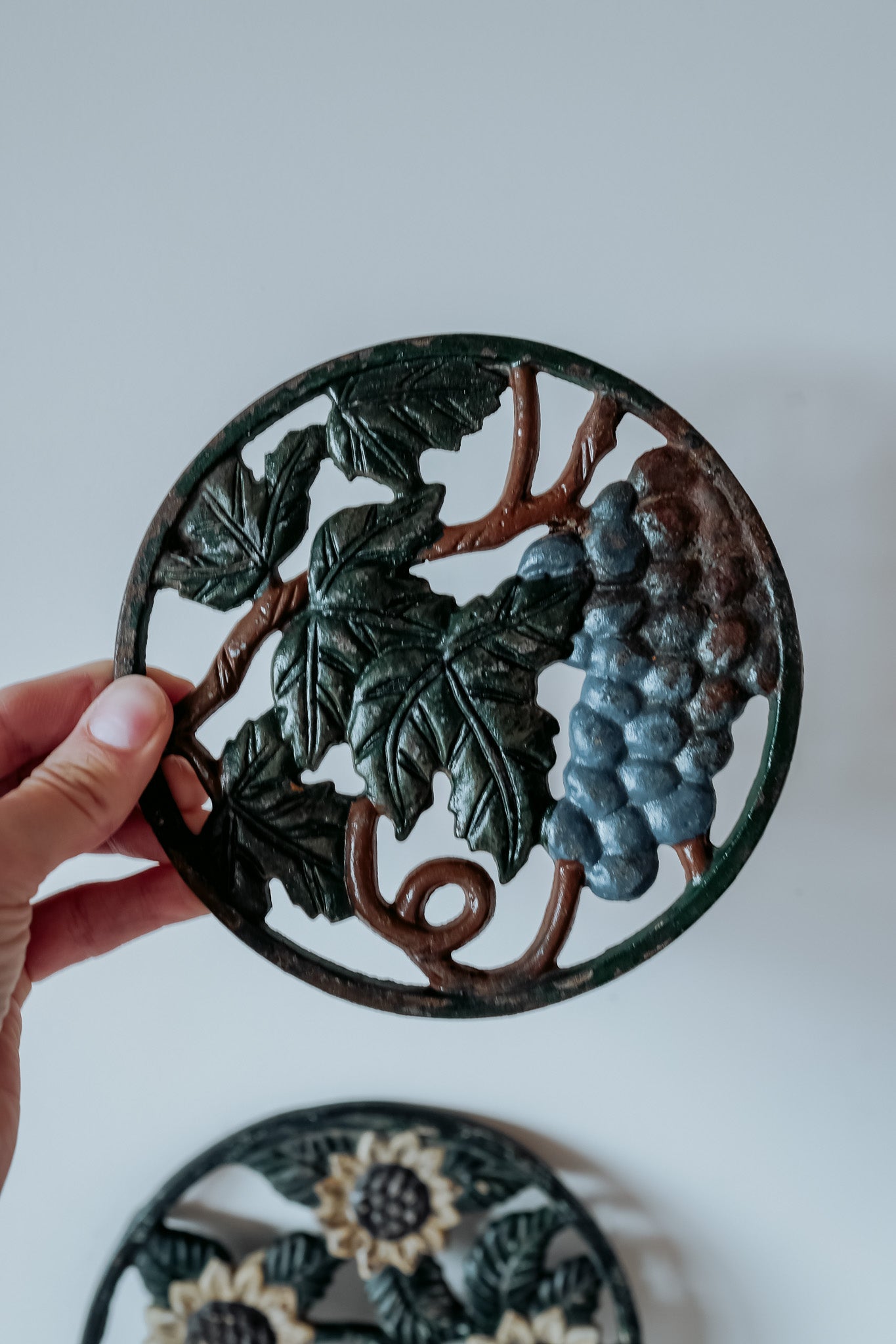 Set van 2 vintage Franse gietijzeren onderzetters