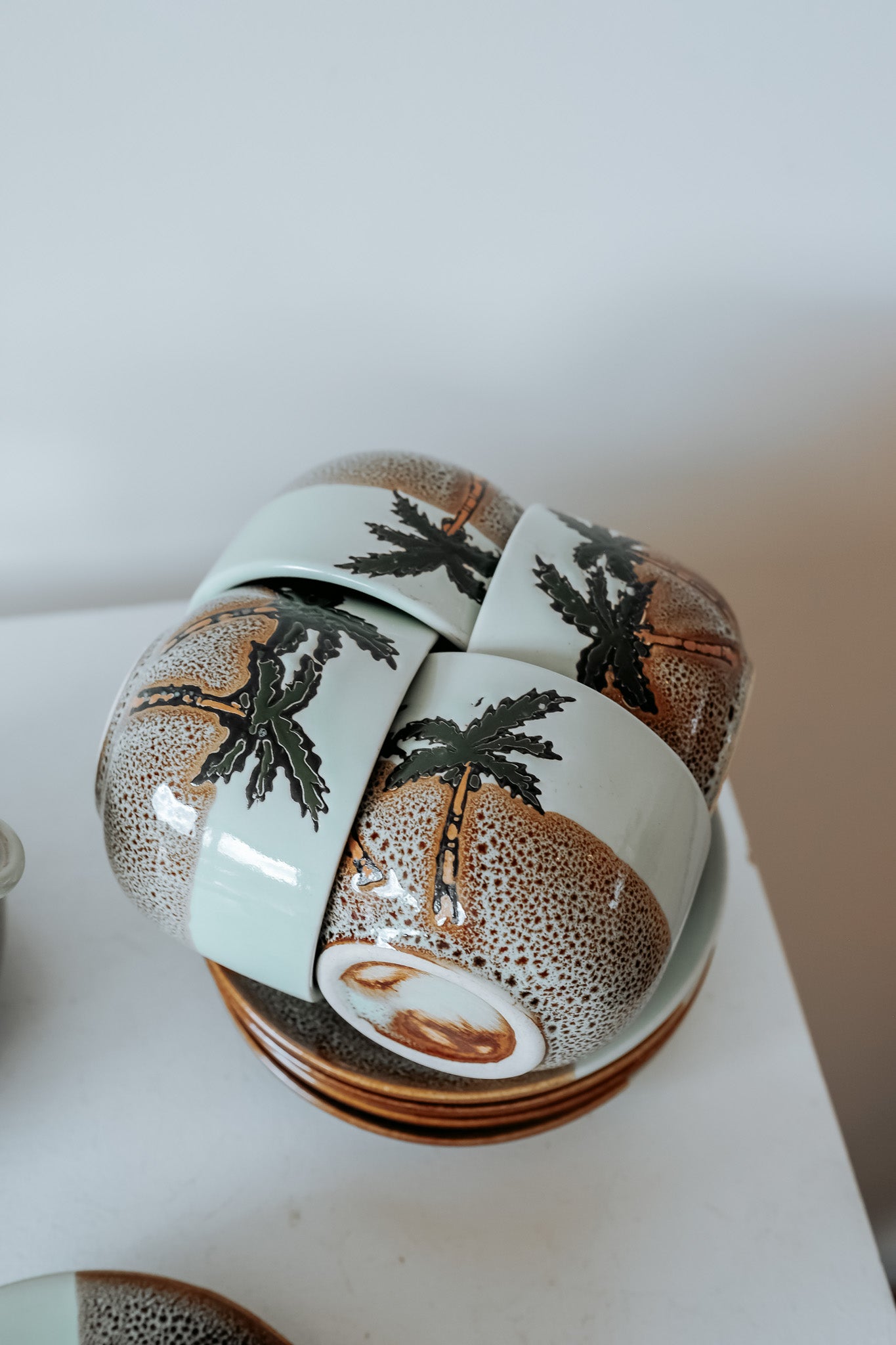 Vintage theeservies lichtblauw met palmbomen