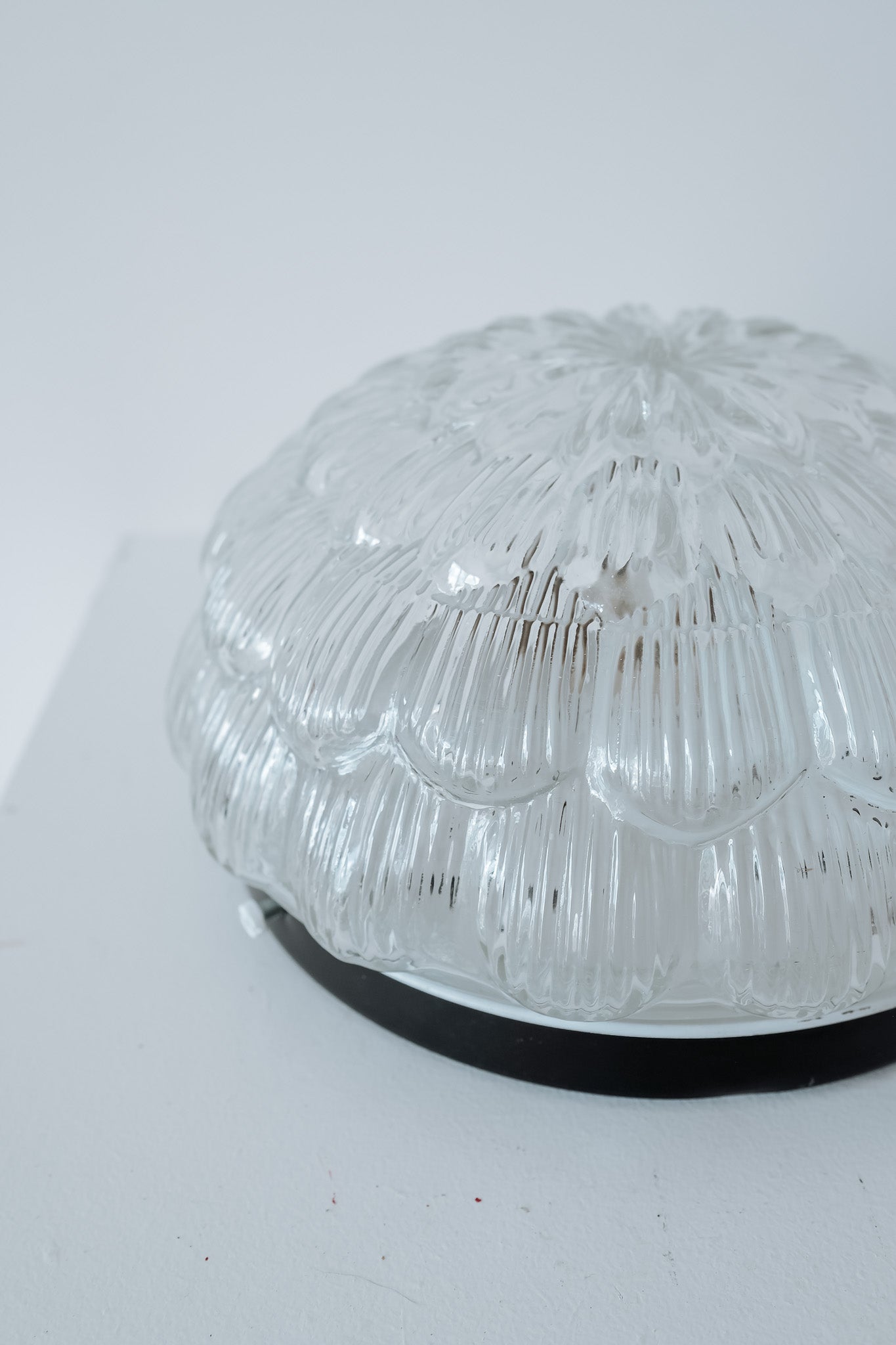 Vintage plafondlamp ronde glazen bloem, jaren 70