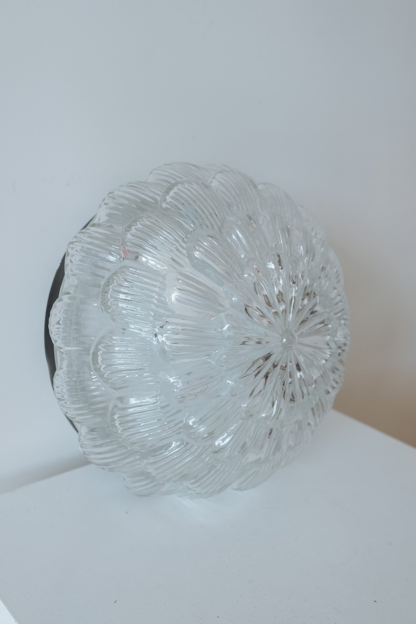 Vintage plafondlamp ronde glazen bloem, jaren 70