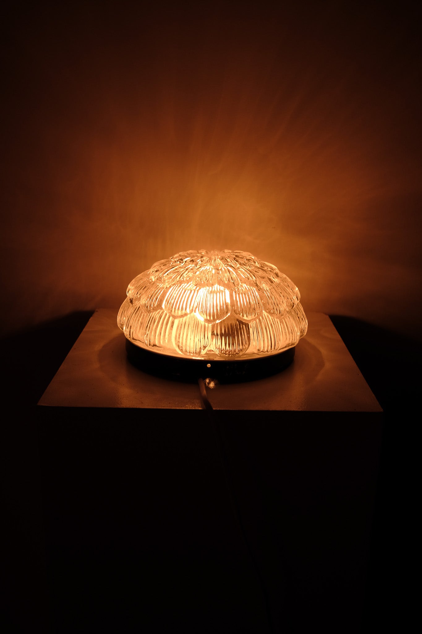 Vintage plafondlamp ronde glazen bloem, jaren 70