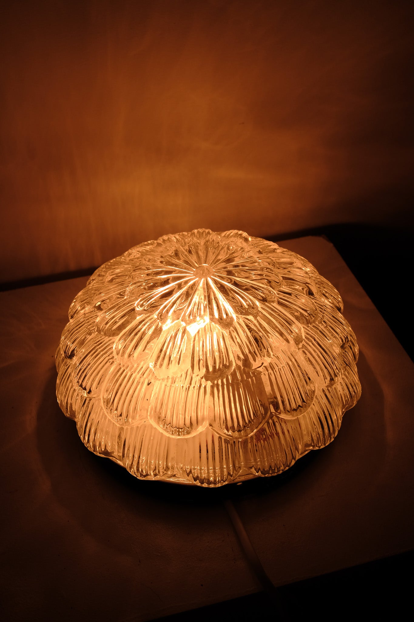 Vintage plafondlamp ronde glazen bloem, jaren 70
