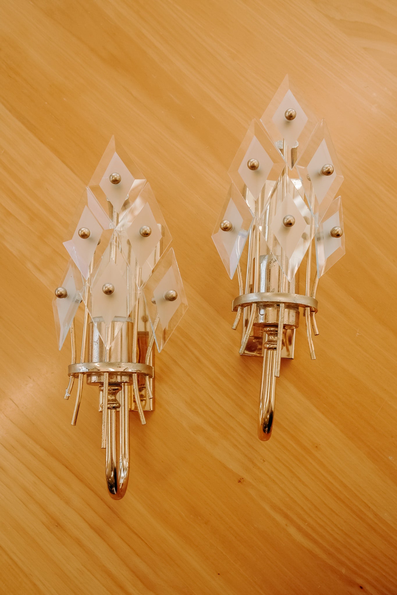 Set van 2 Italiaanse wandlampen met glazen paneeltjes