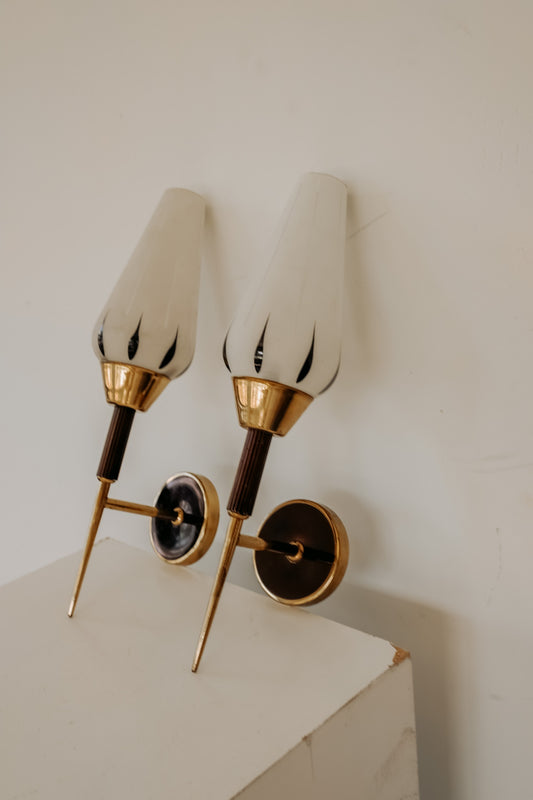 Franse wandlampen jaren 50 met glazen kap en messing, set van 2