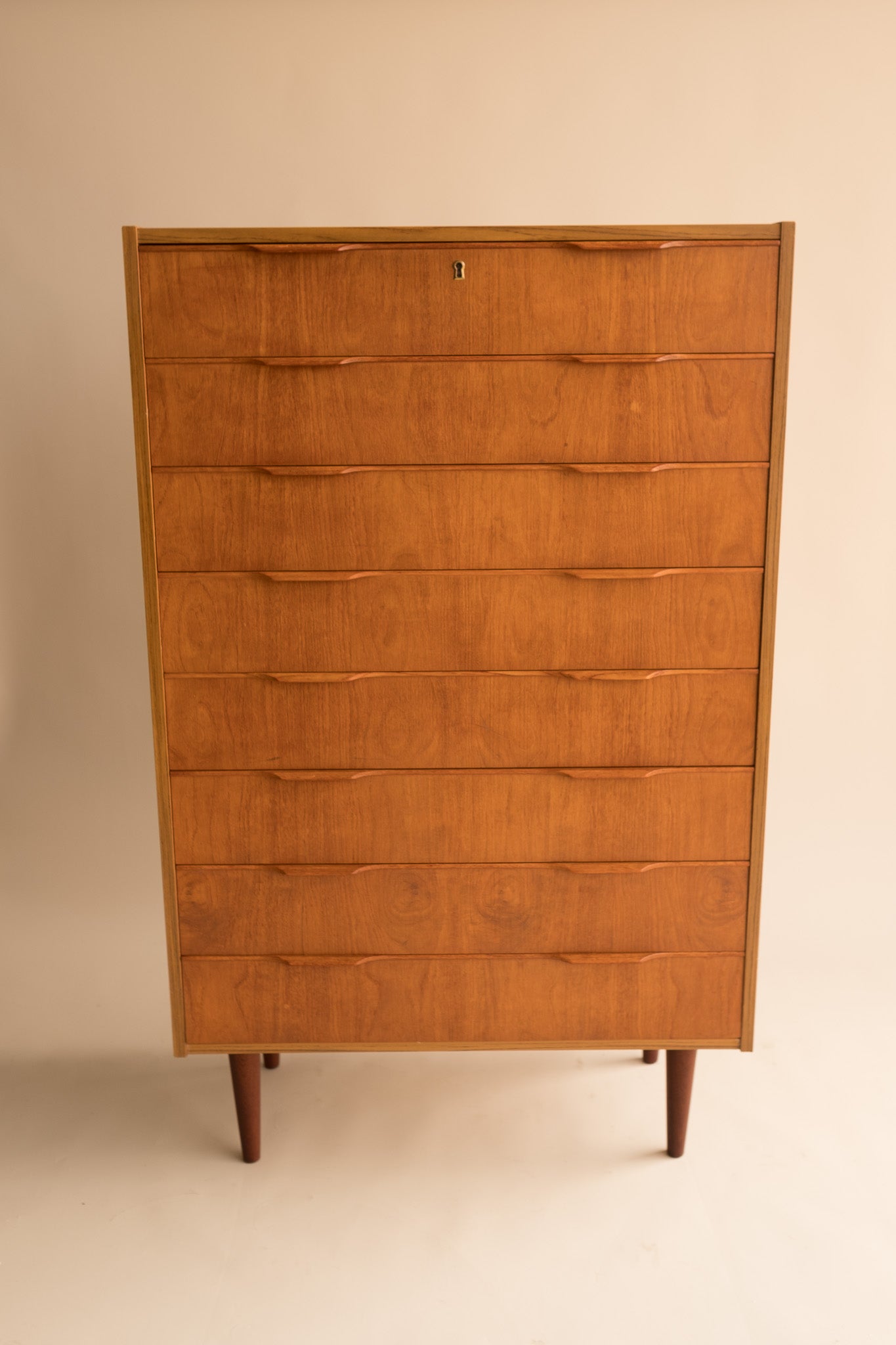 Deense "Tallboy" ladekast - 8 lades