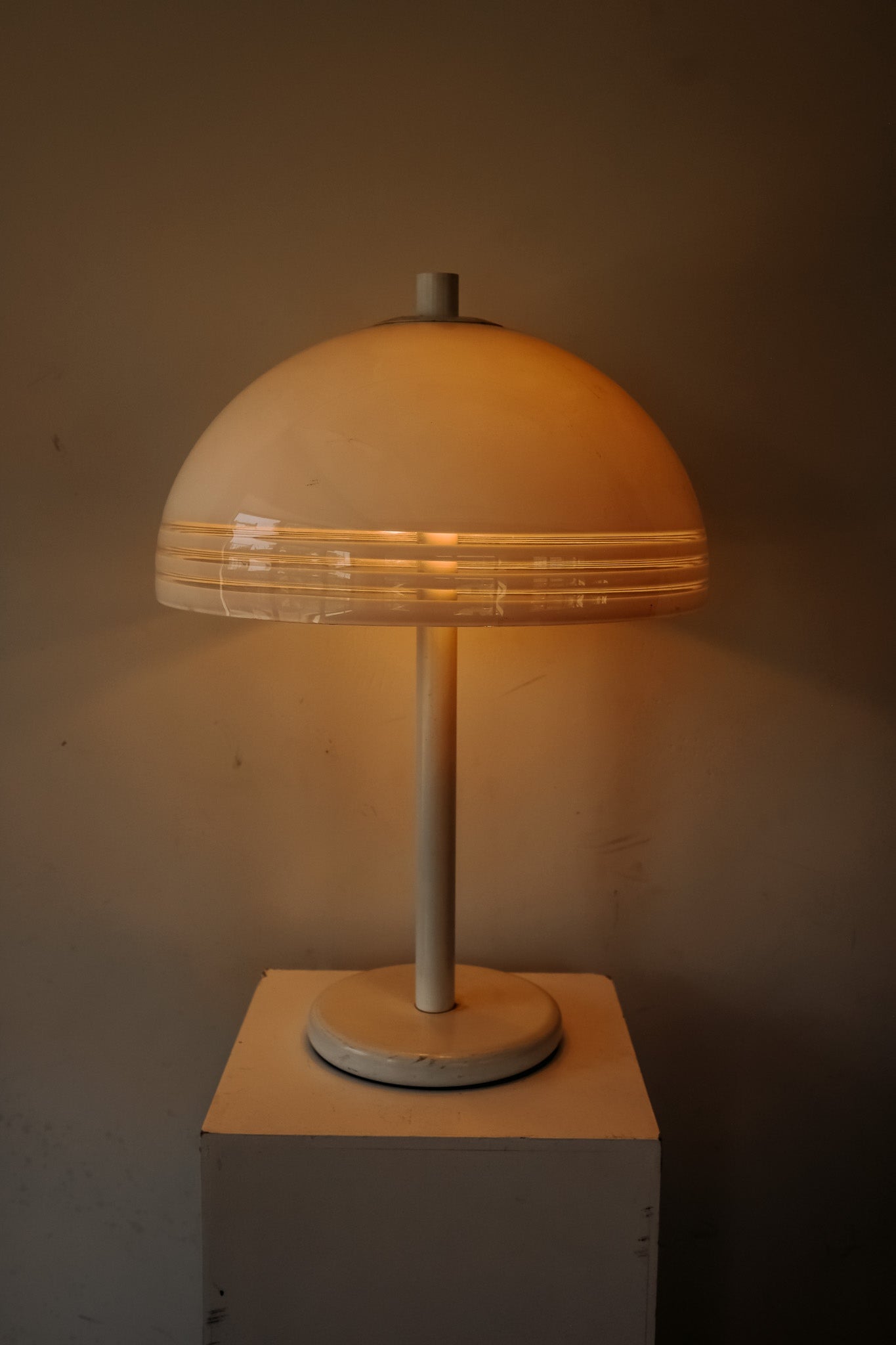 Dijkstra mushroom tafellamp met plexiglas kap, jaren 70
