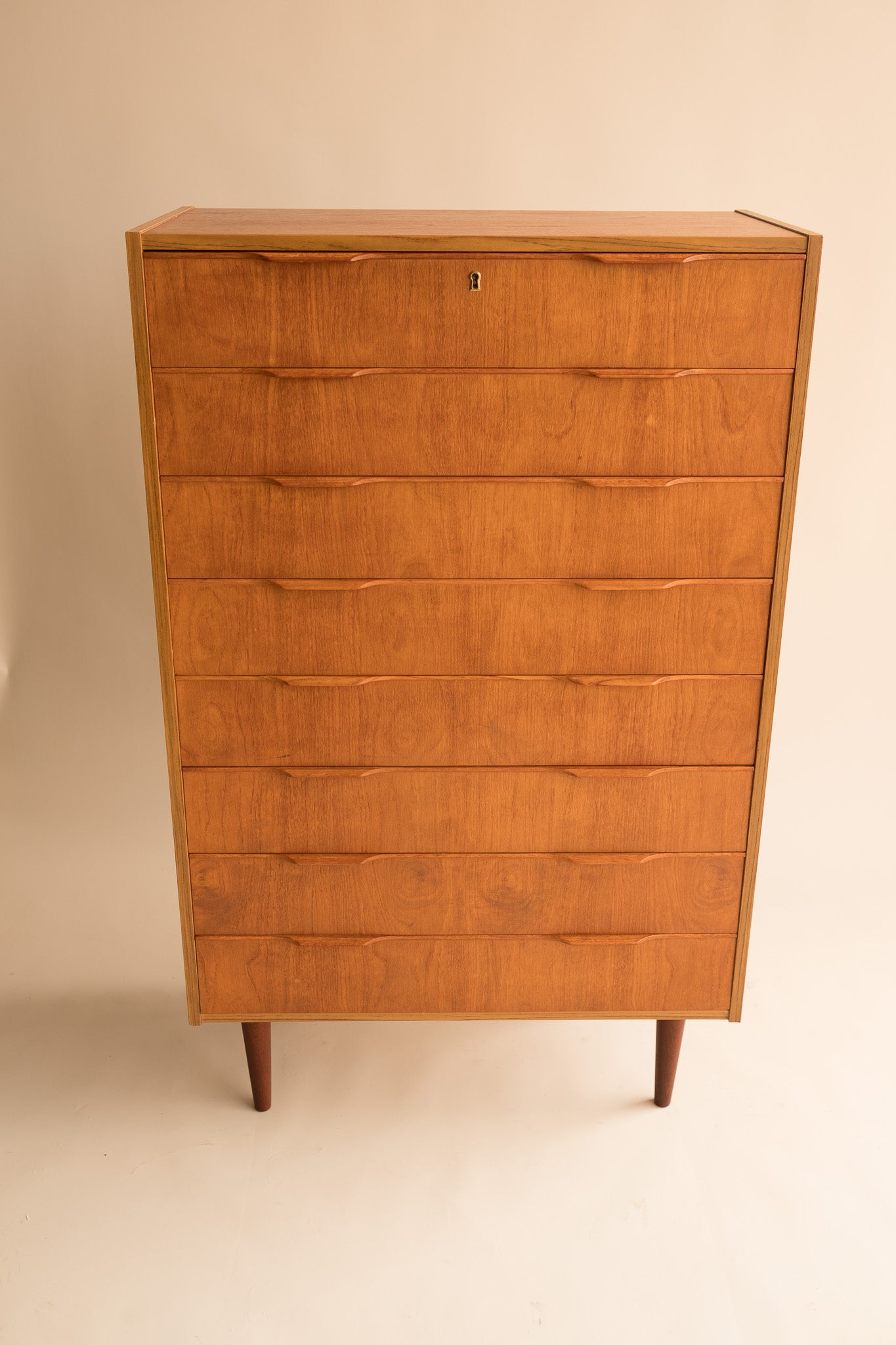 Deense "Tallboy" ladekast - 8 lades