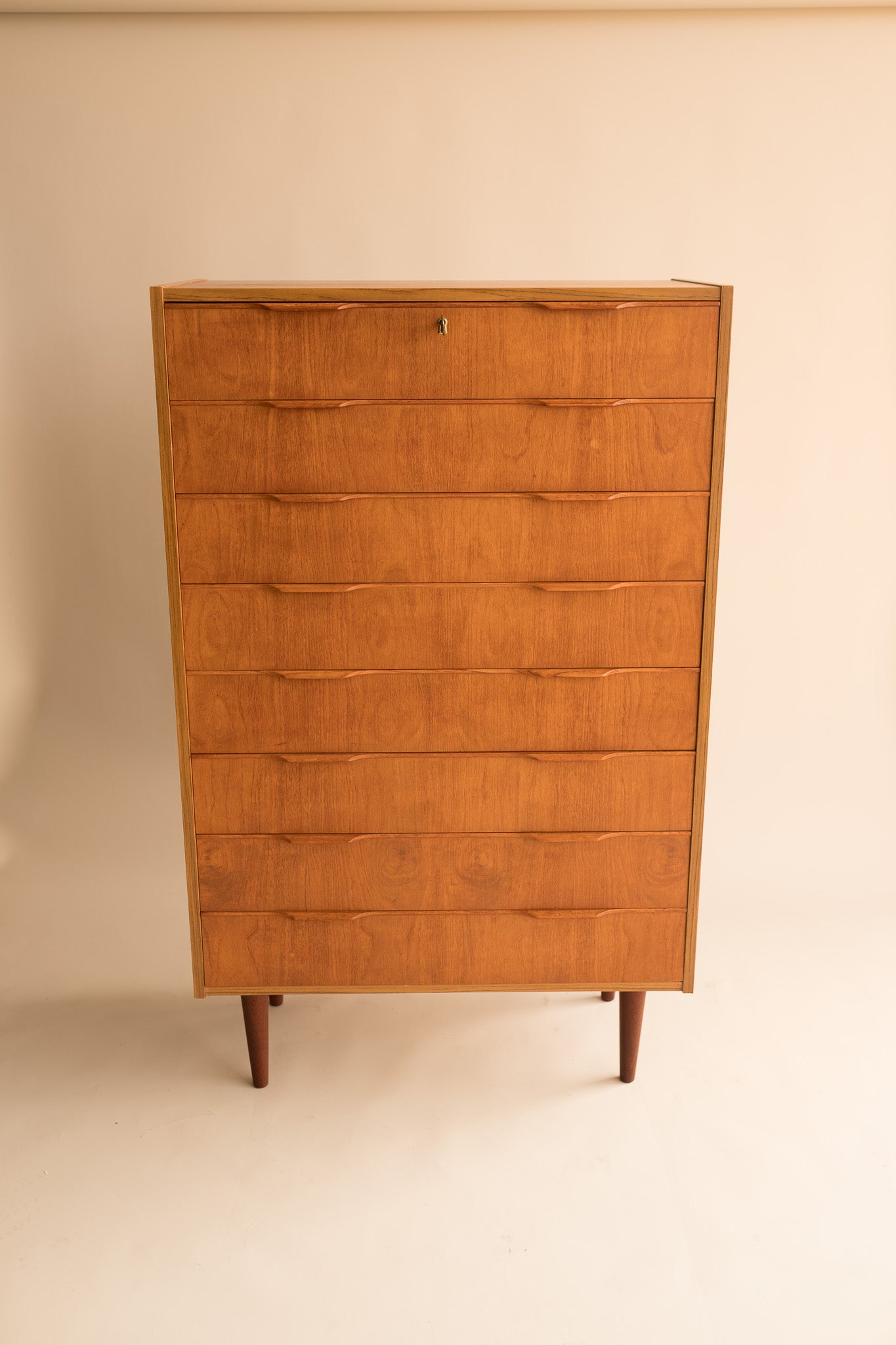 Deense "Tallboy" ladekast - 8 lades