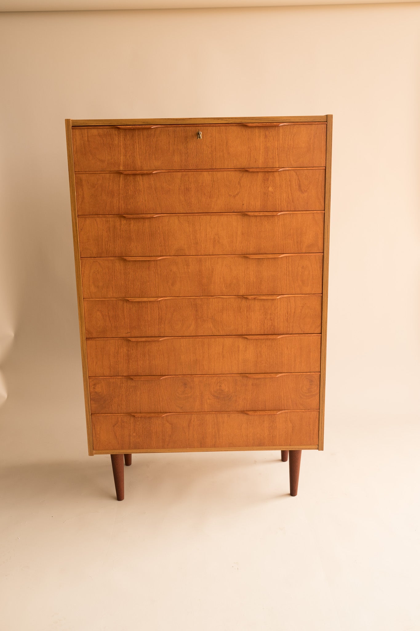 Deense "Tallboy" ladekast - 8 lades
