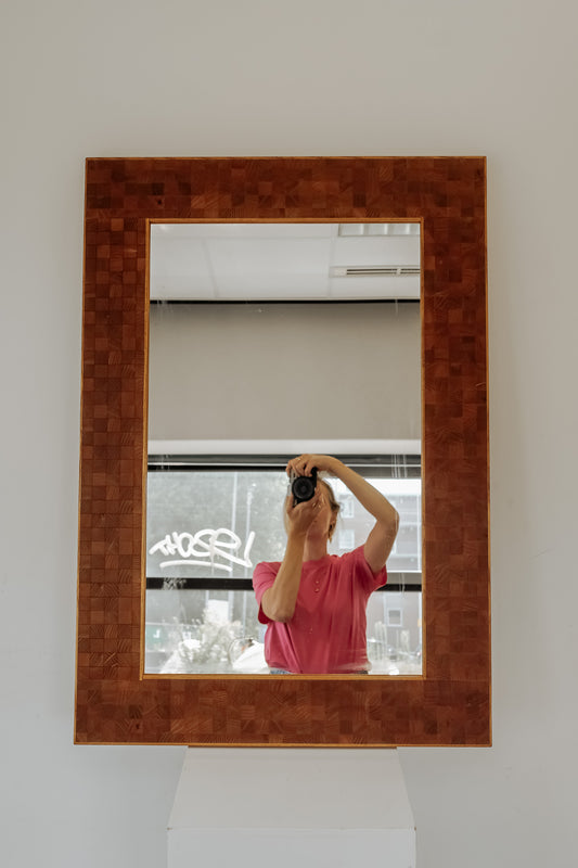 Handgemaakte Deense houten spiegel met checkered patroon