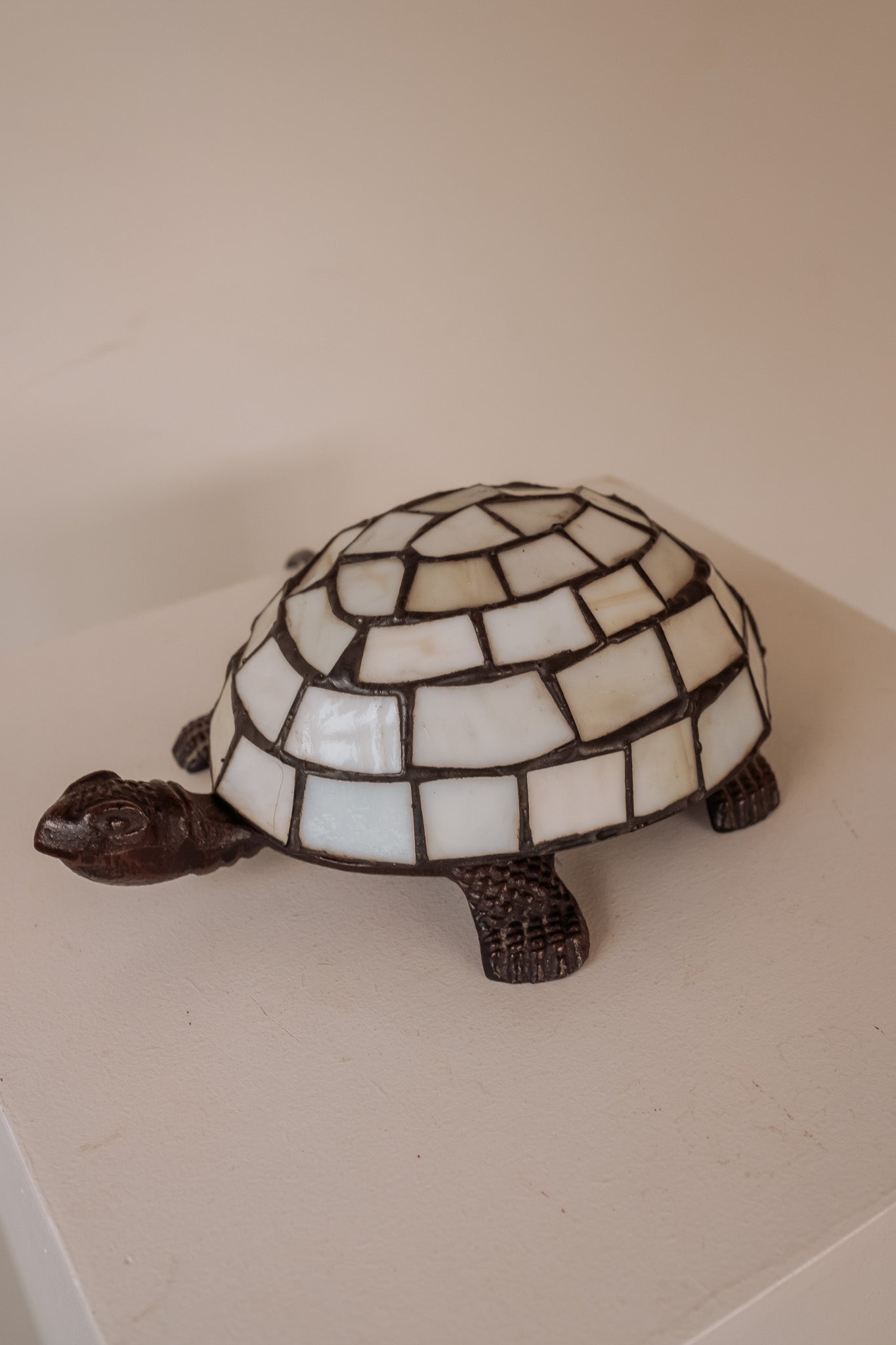 Tiffany schildpad lampje - wit opaalglas