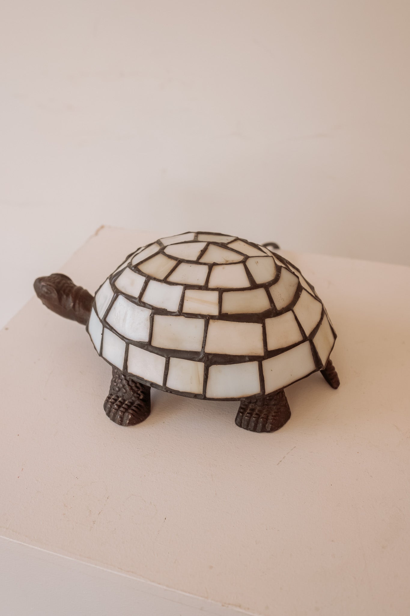 Tiffany schildpad lampje - wit opaalglas