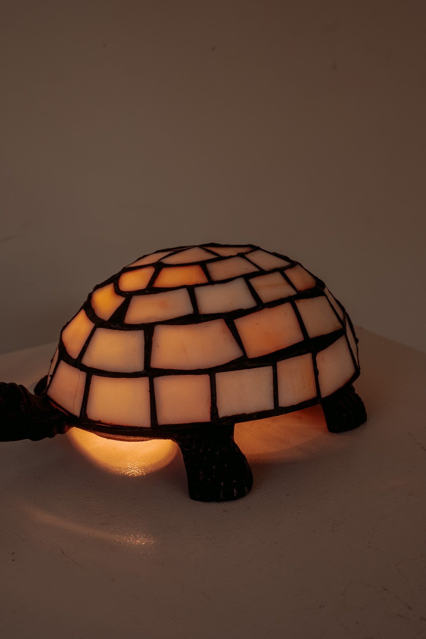 Tiffany schildpad lampje - wit opaalglas