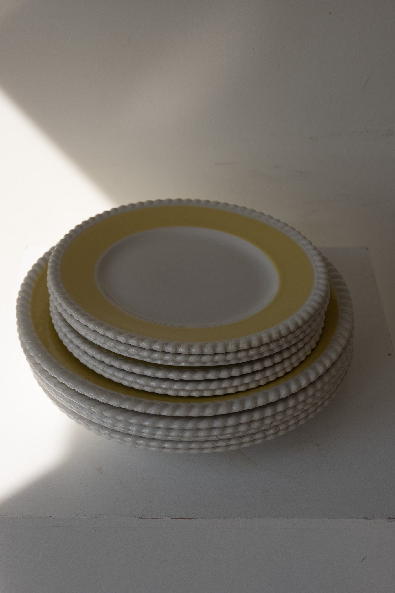 Botergele keramieken borden set vintage met swirl rand