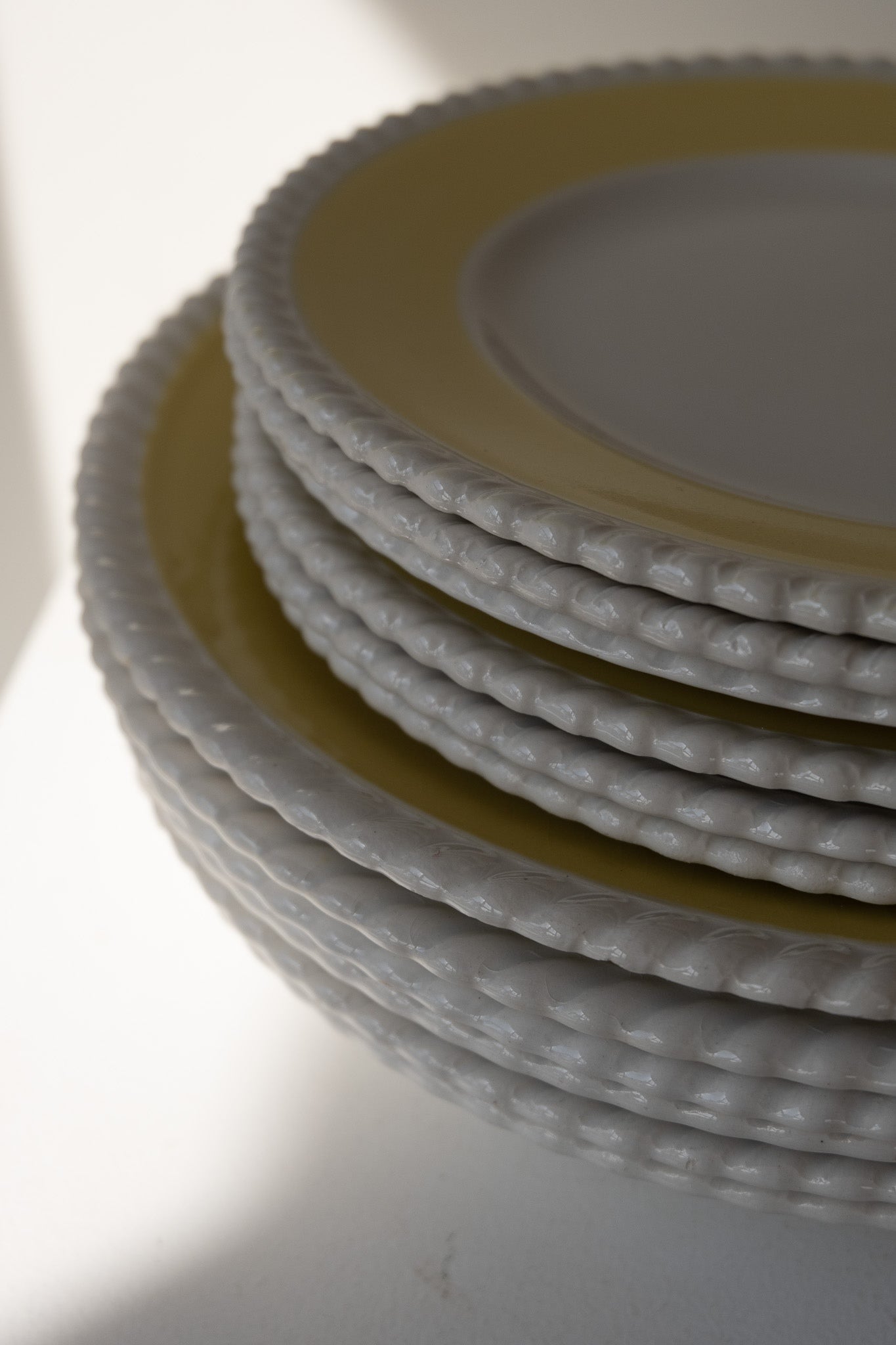 Botergele keramieken borden set vintage met swirl rand