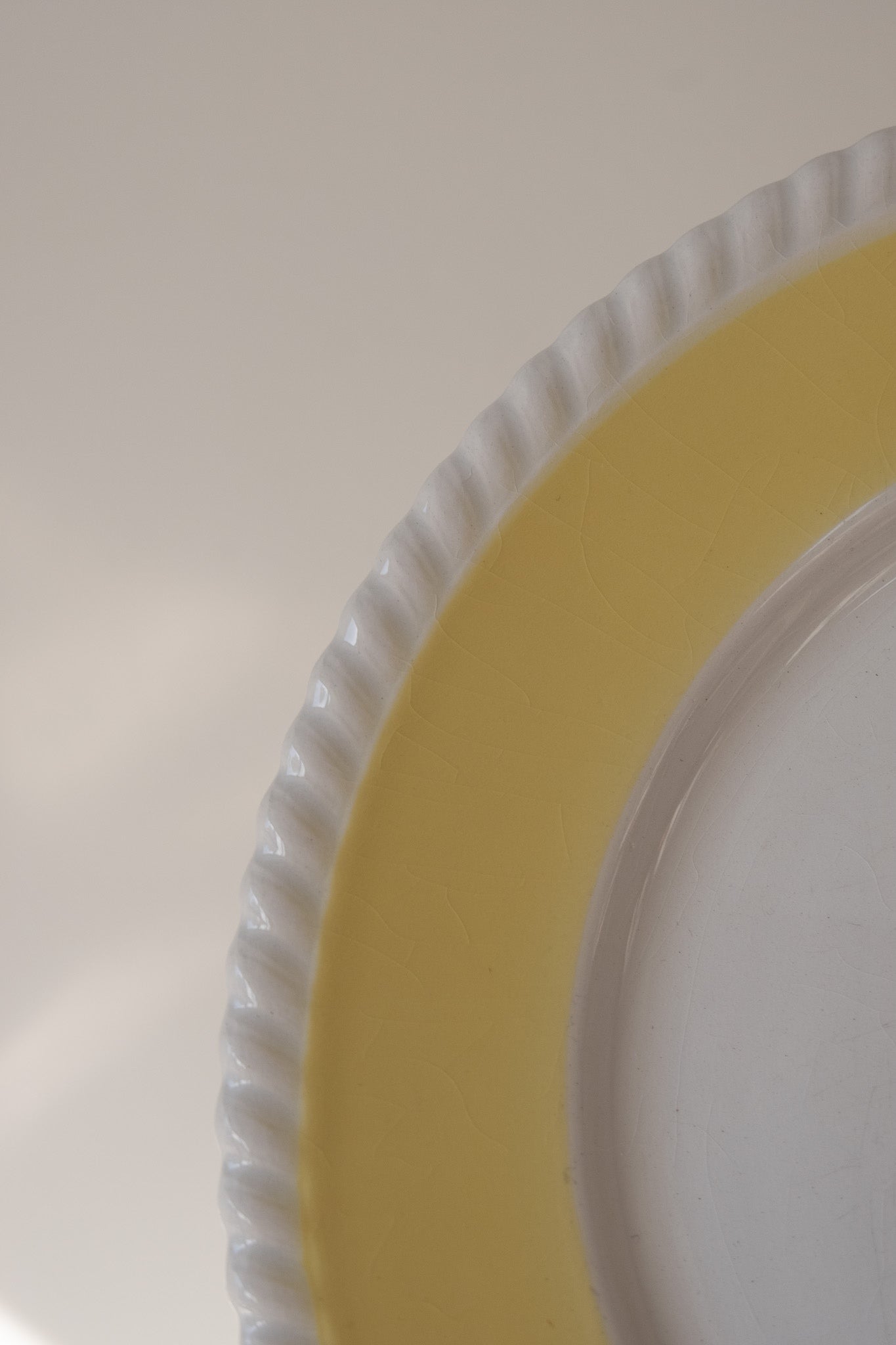 Botergele keramieken borden set vintage met swirl rand