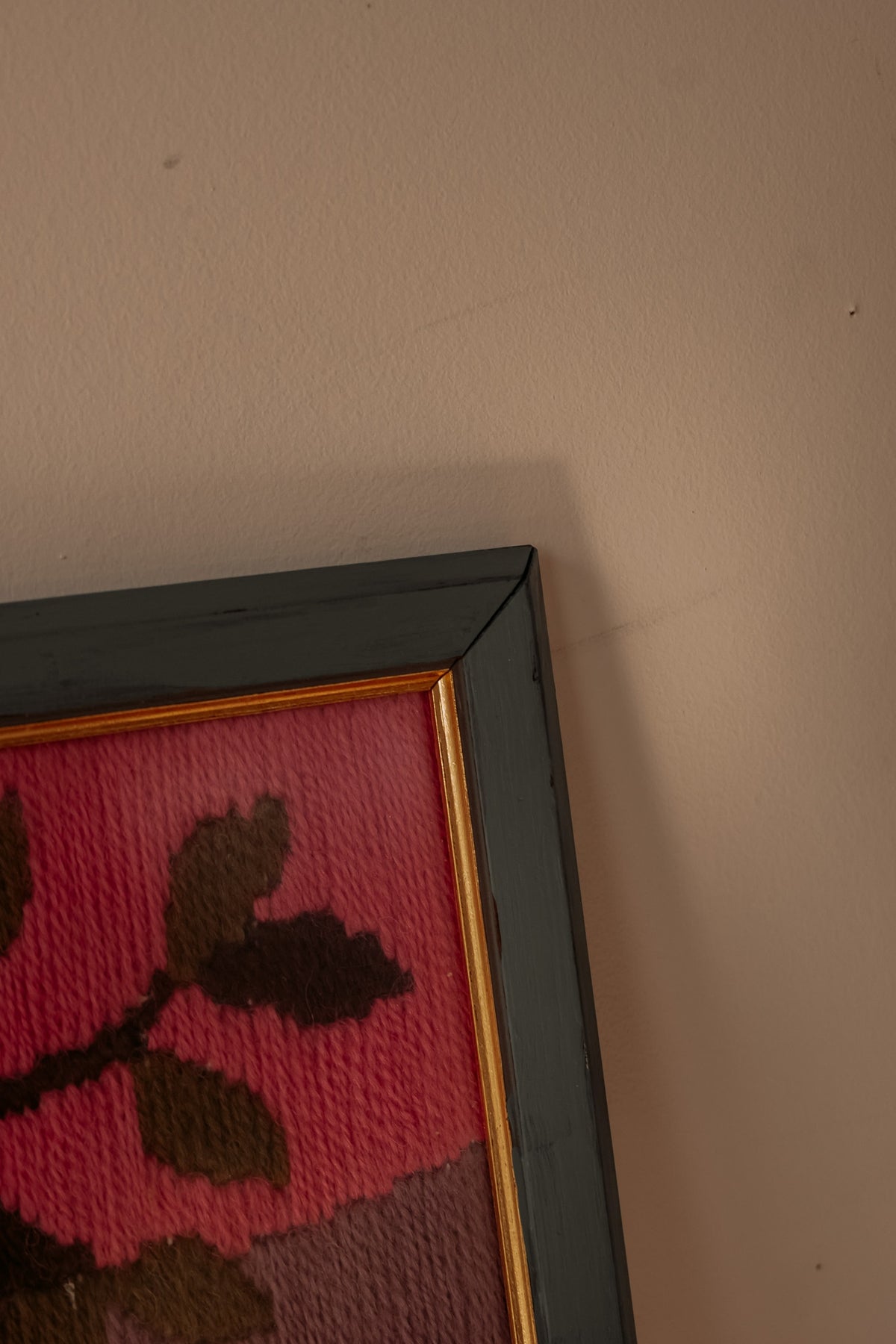 Ingelijst borduurkunstwerk met vogels en bloemen uit Denemarken