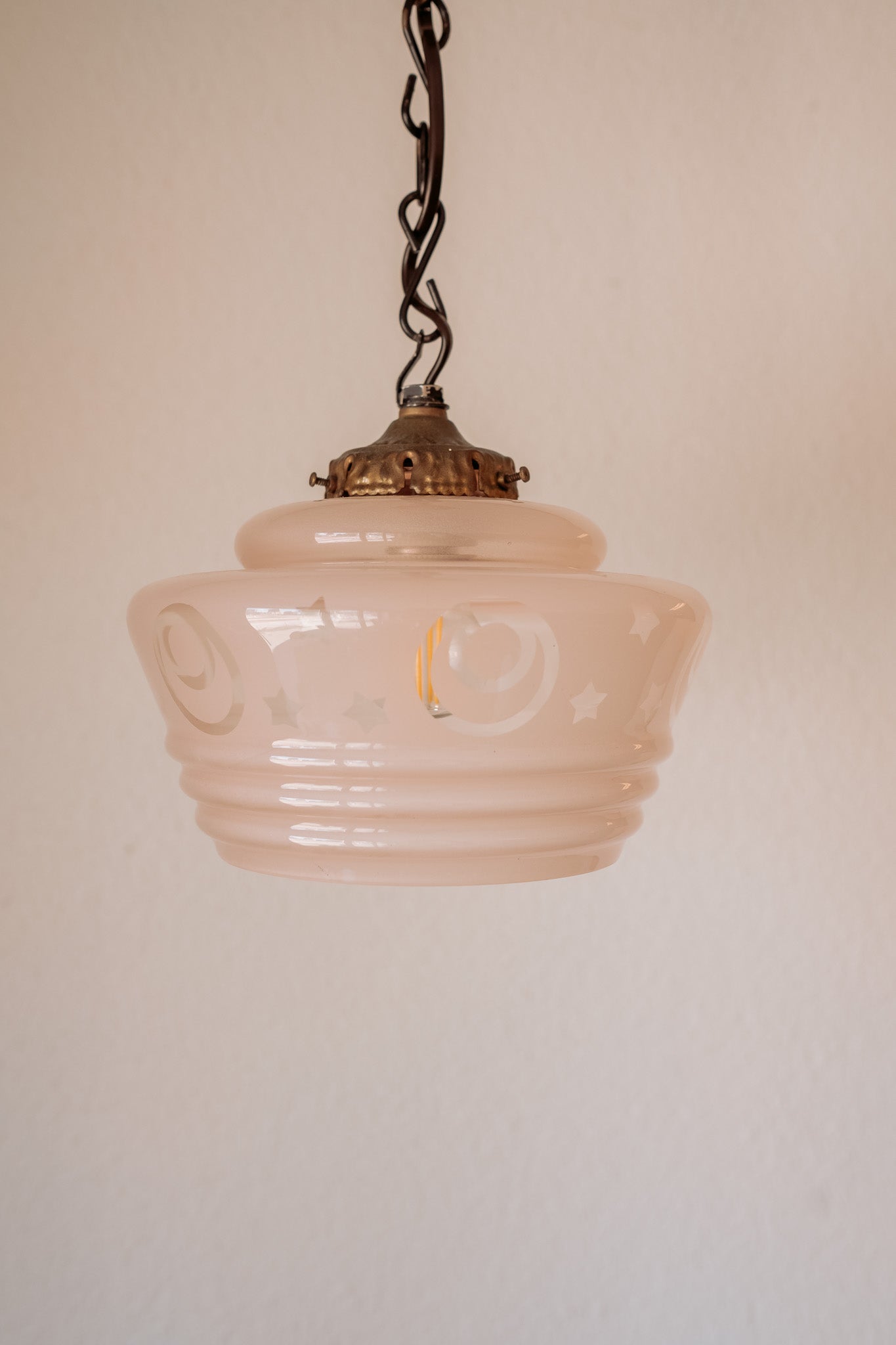 Light pink glass hanging lamp