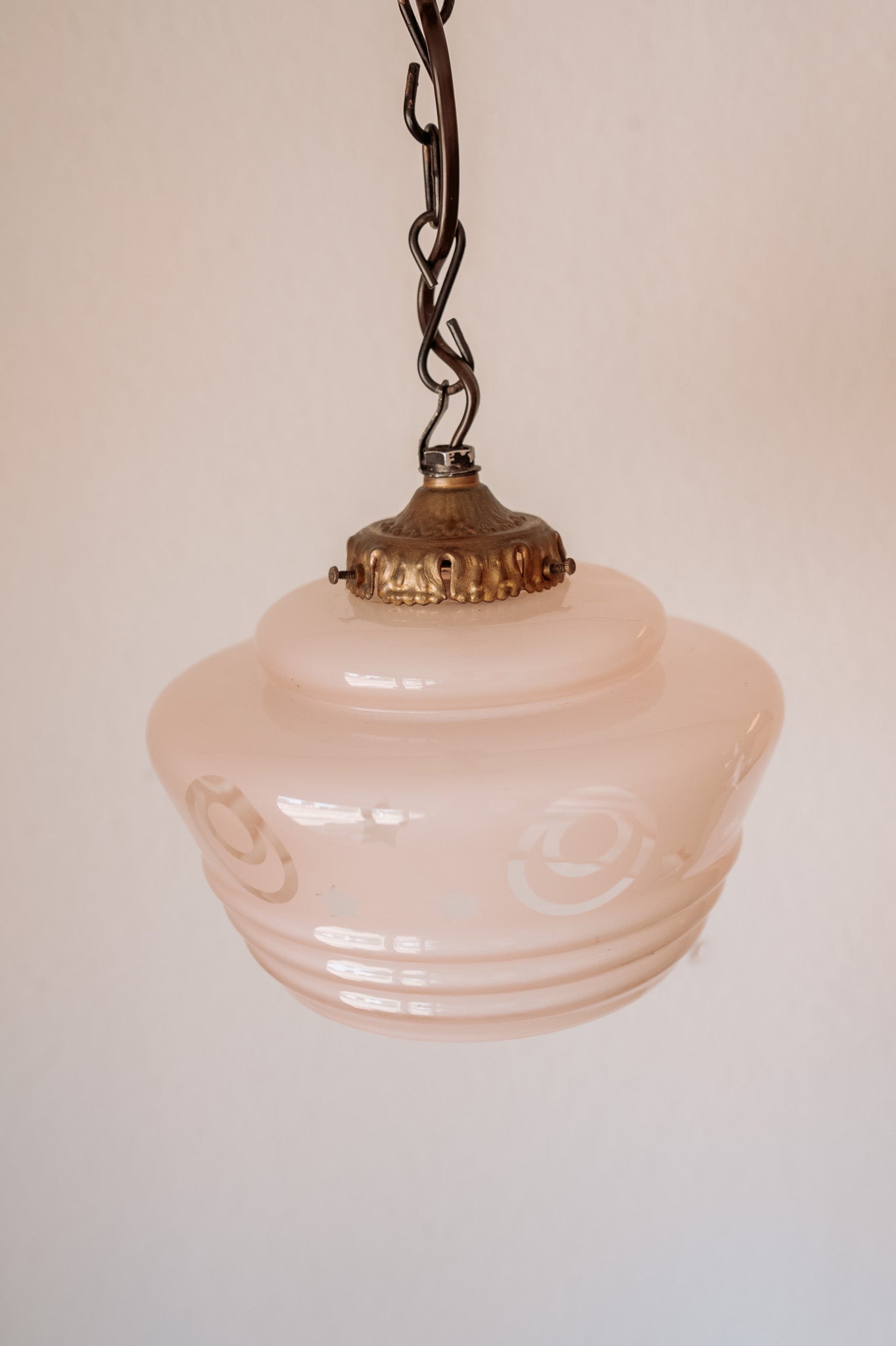 Light pink glass hanging lamp