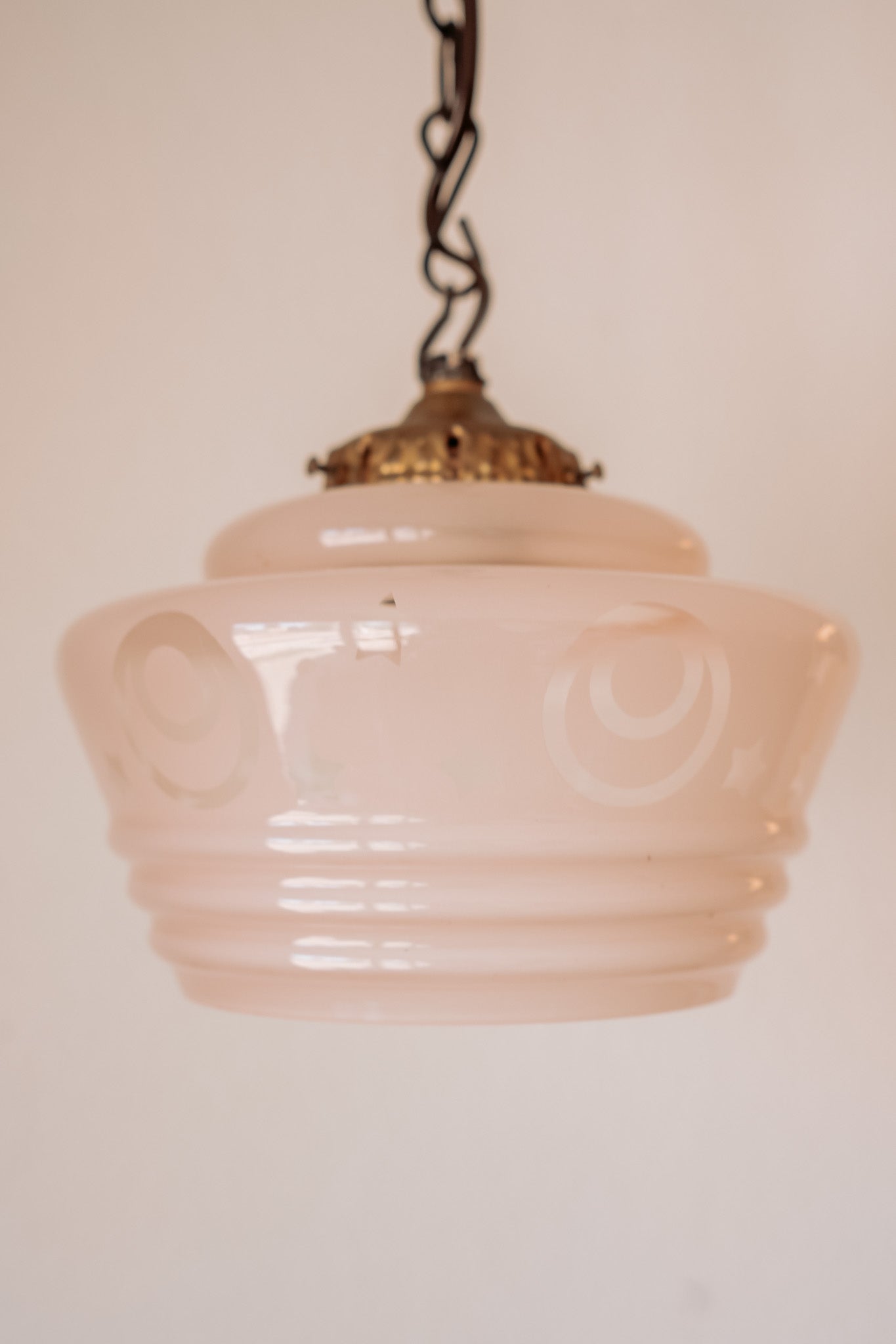 Light pink glass hanging lamp