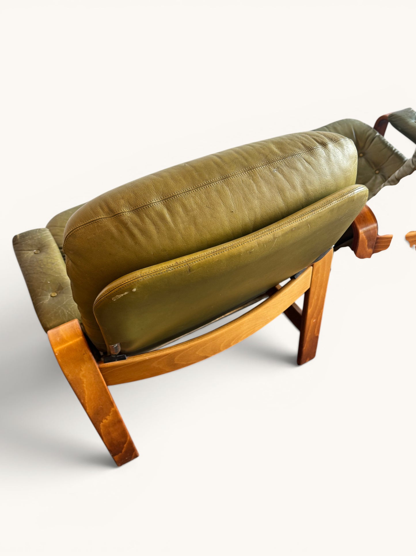 Set van 2 olijfgroene loungestoelen – Göte Möbler, Zweden, jaren 70