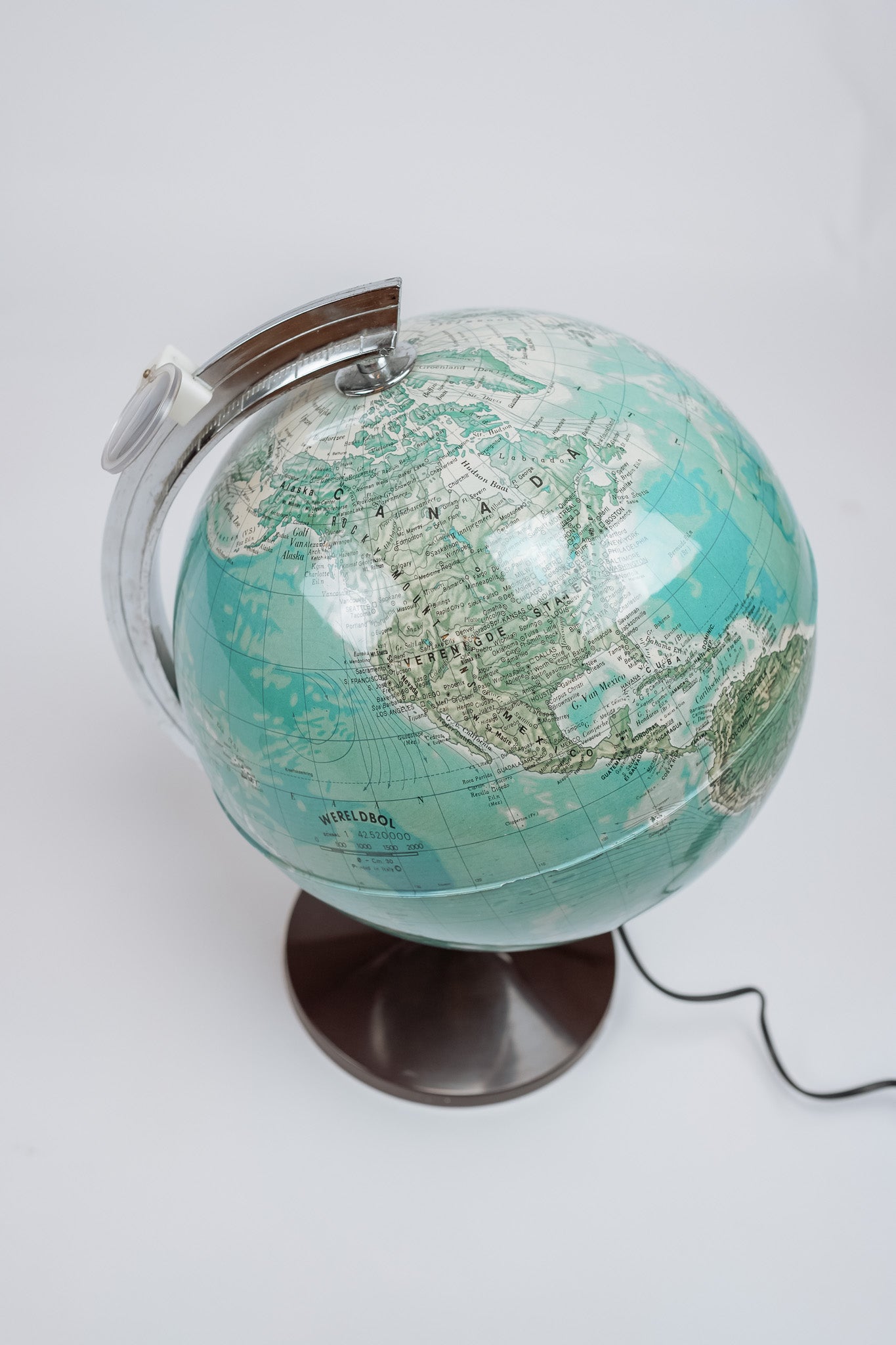 Vintage wereldbol met lamp