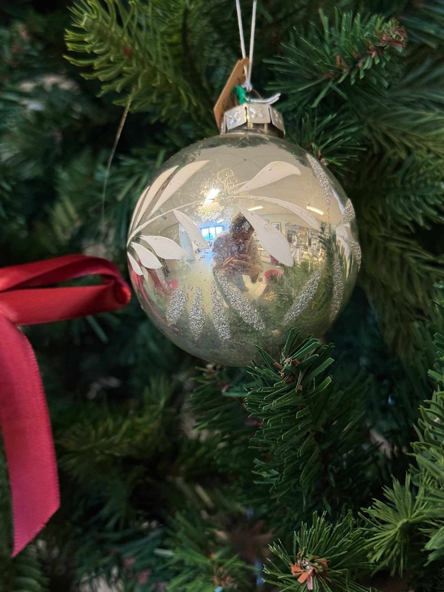 Grote handgemaakte vintage glazen kerstbal zilver gesuikerd
