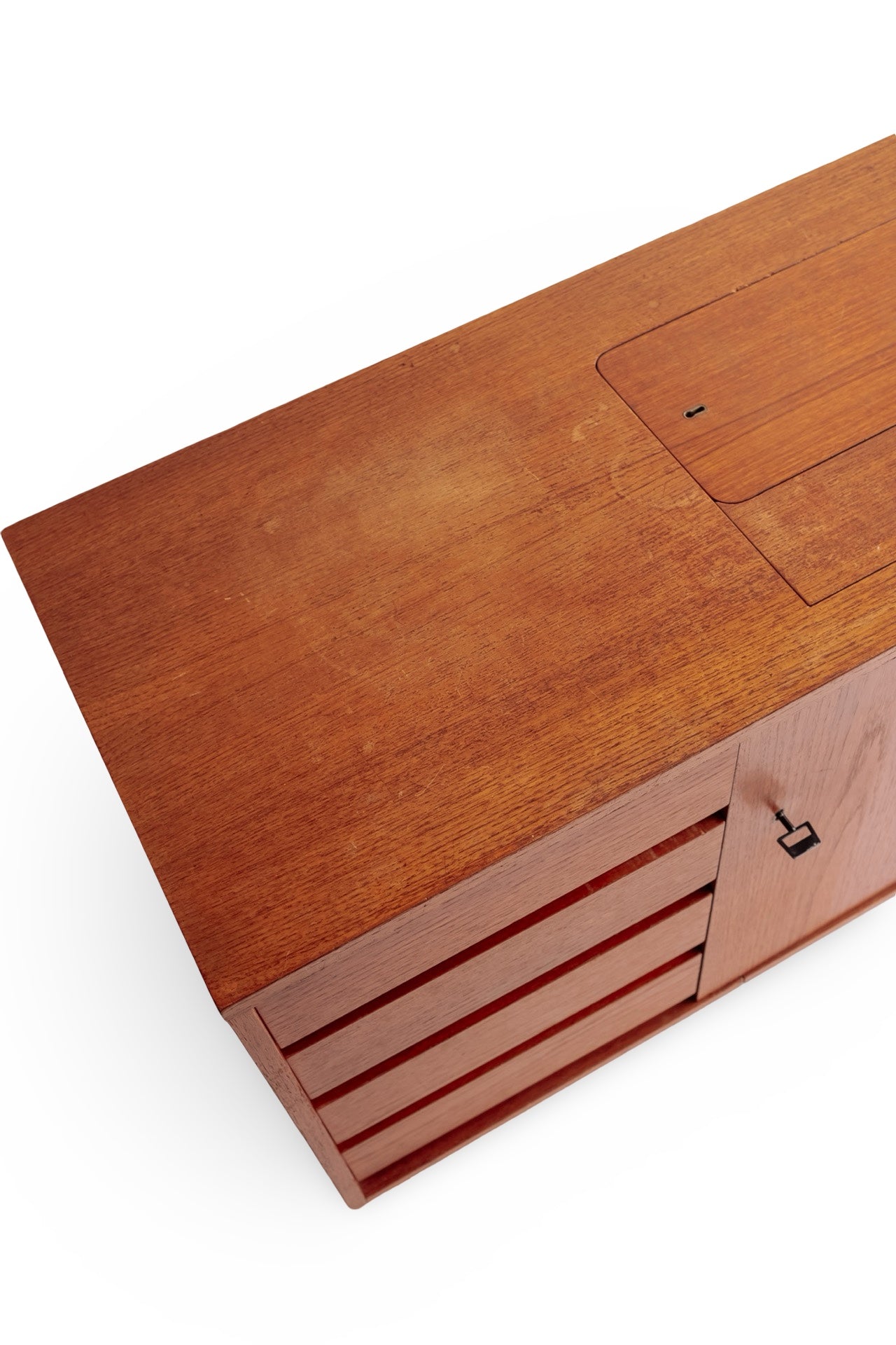 Vintage dressoir met lades en deurtje