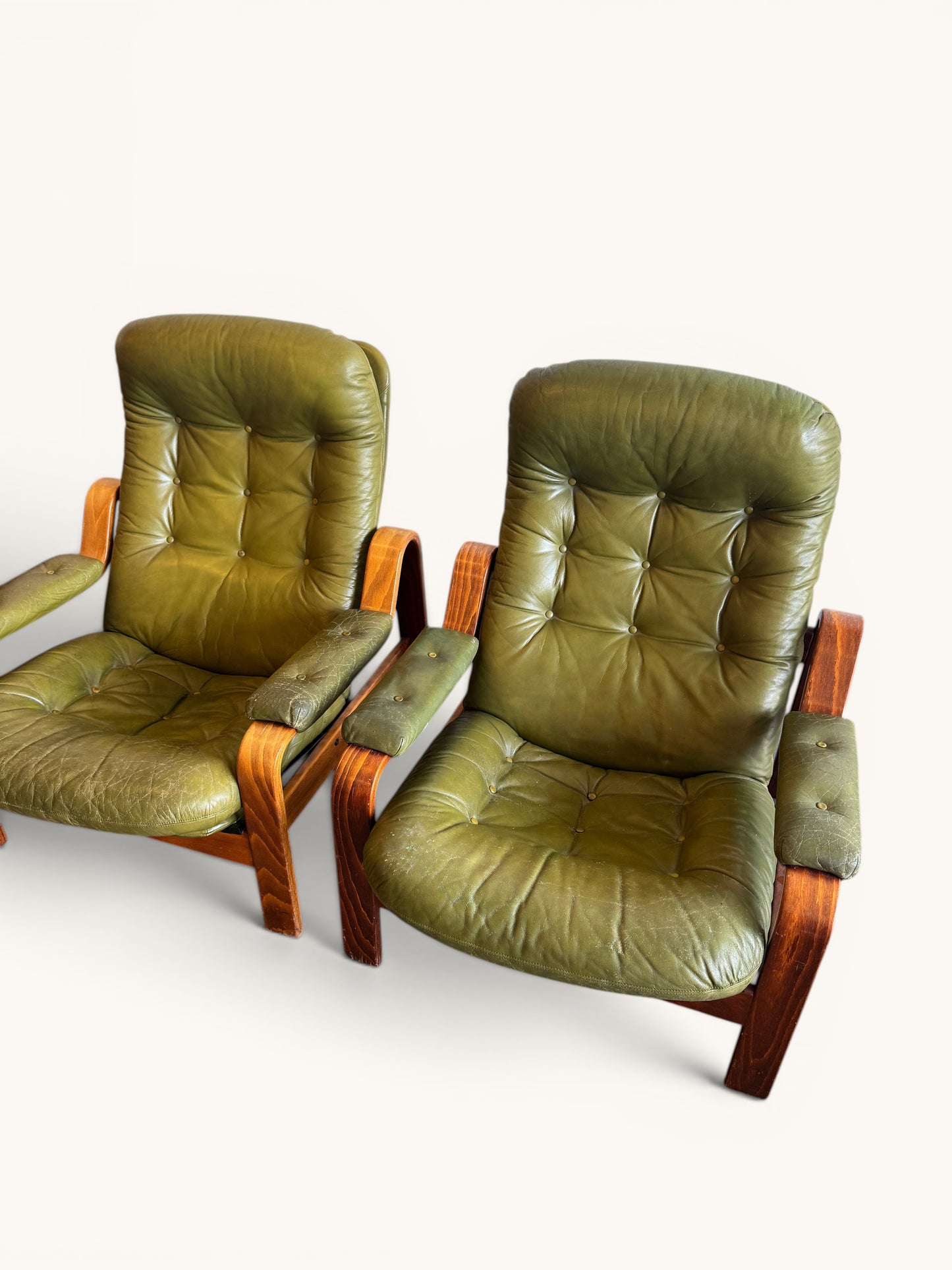 Set van 2 olijfgroene loungestoelen – Göte Möbler, Zweden, jaren 70