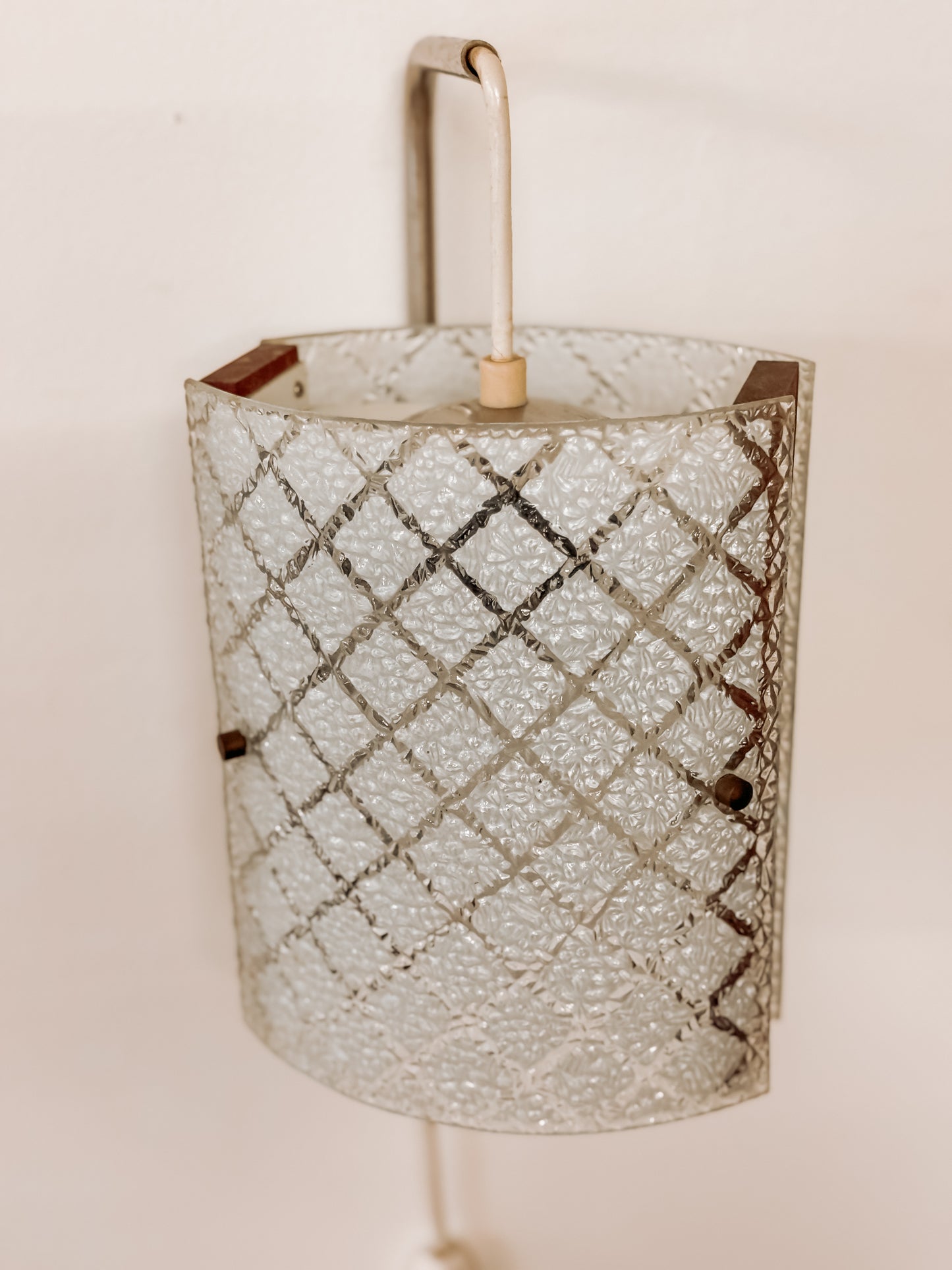 Hangende Mid Century glazen wandlamp, jaren 60