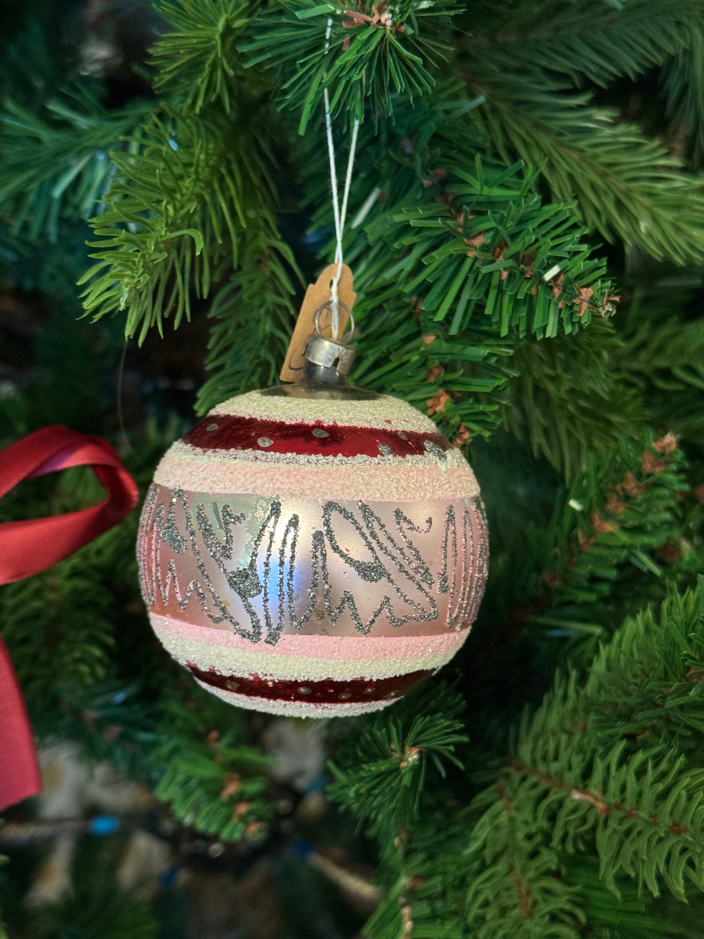 Grote handgemaakte vintage glazen kerstbal roze gesuikerd (3 beschikbaar)