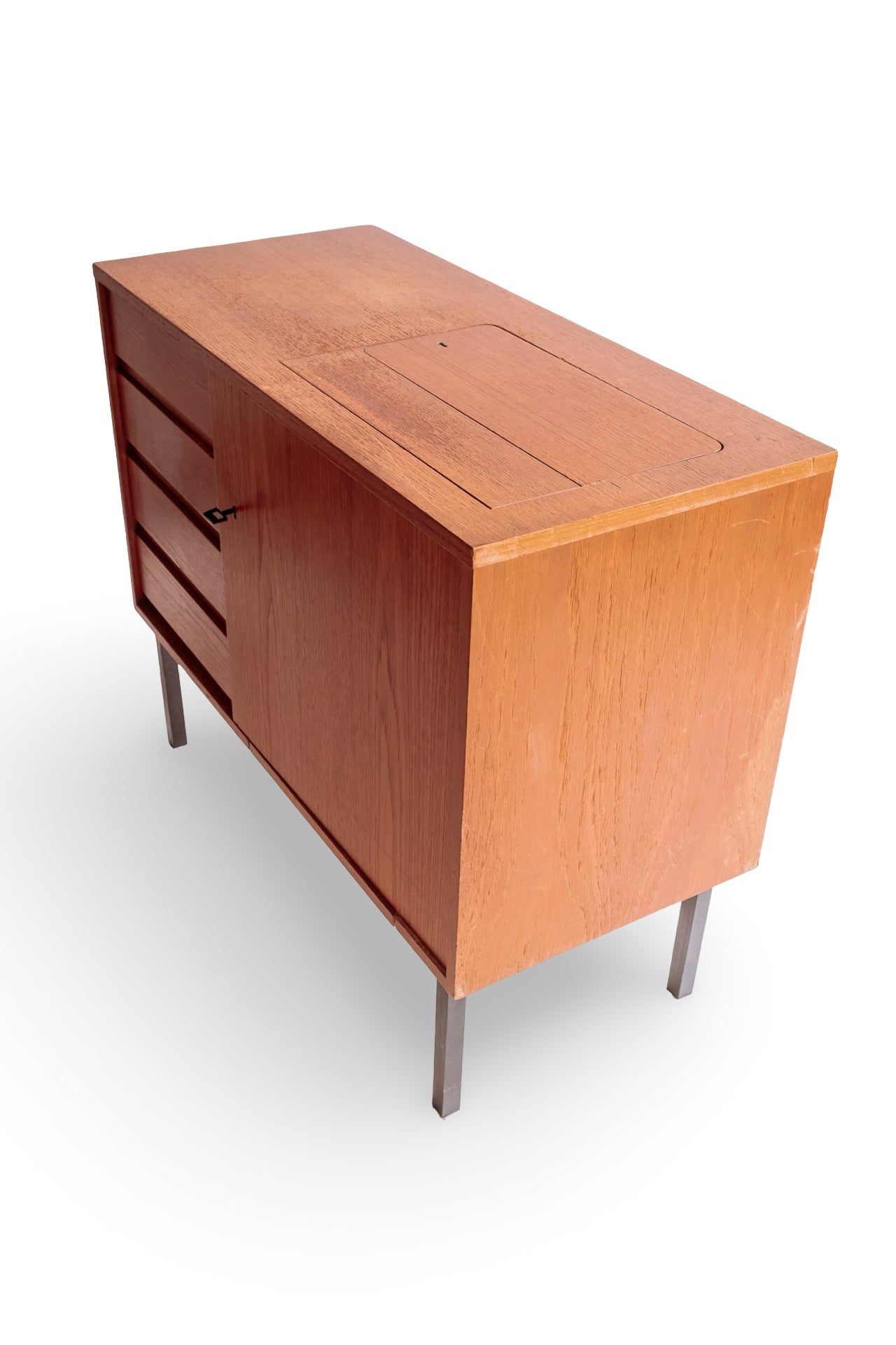 Vintage dressoir met lades en deurtje