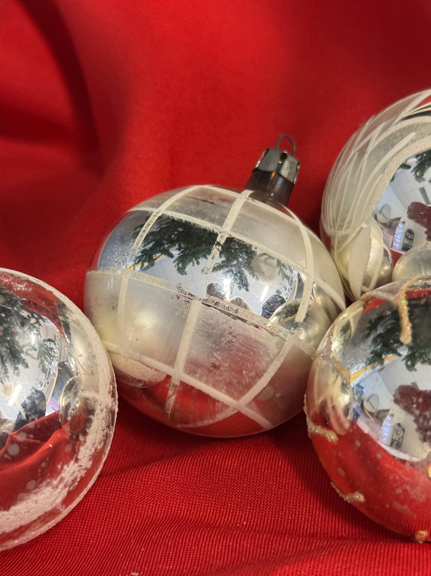 Set van 4 vintage mondgeblazen zilveren kerstballen